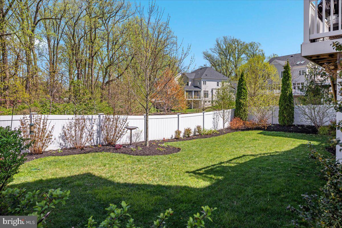 BETHESDA MEWS - Residential