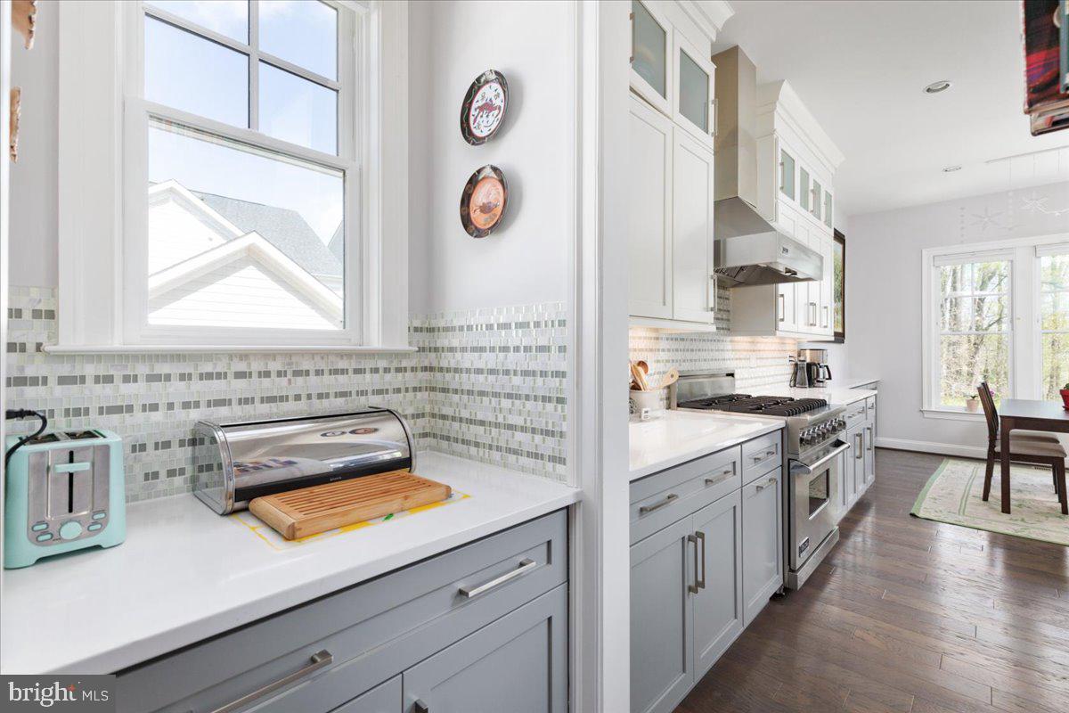 BETHESDA MEWS - Residential