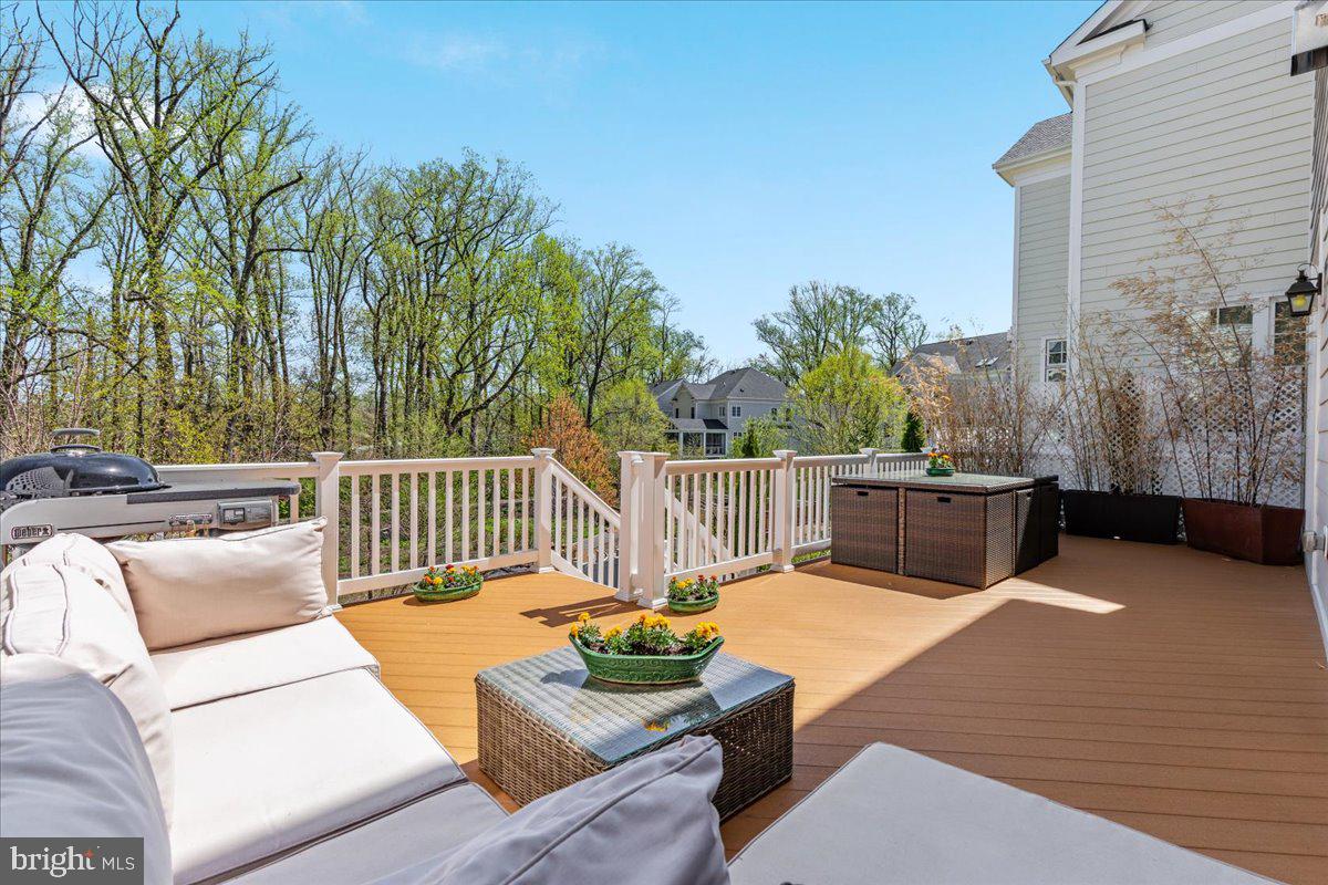 BETHESDA MEWS - Residential