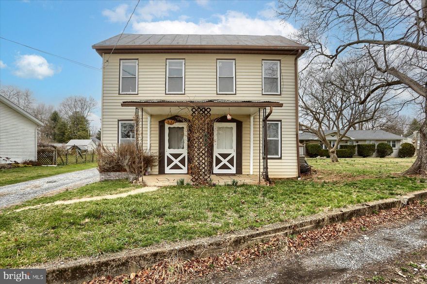 Calling all first time homeowners and investors! Charming single family home in CV schools. First floor with spacious family room and office. Kitchen with views of the back yard. Storage area is an ideal place to add lockers. Full bath. Two spacious bedrooms upstairs and an additional half bath with laundry. Prime location with an attractive price. Schedule your private tour today!