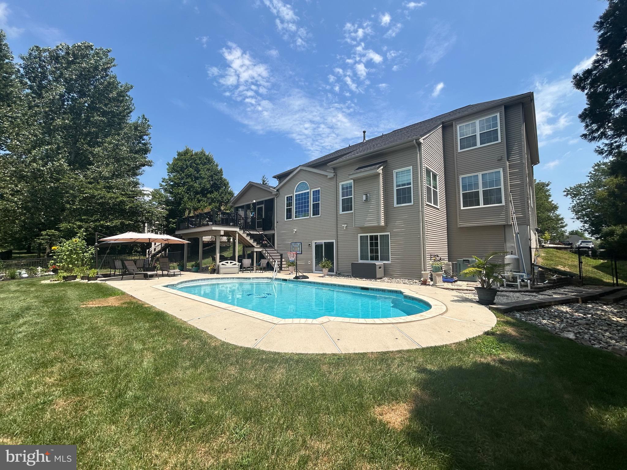 207 HONEY LOCUST DRIVE