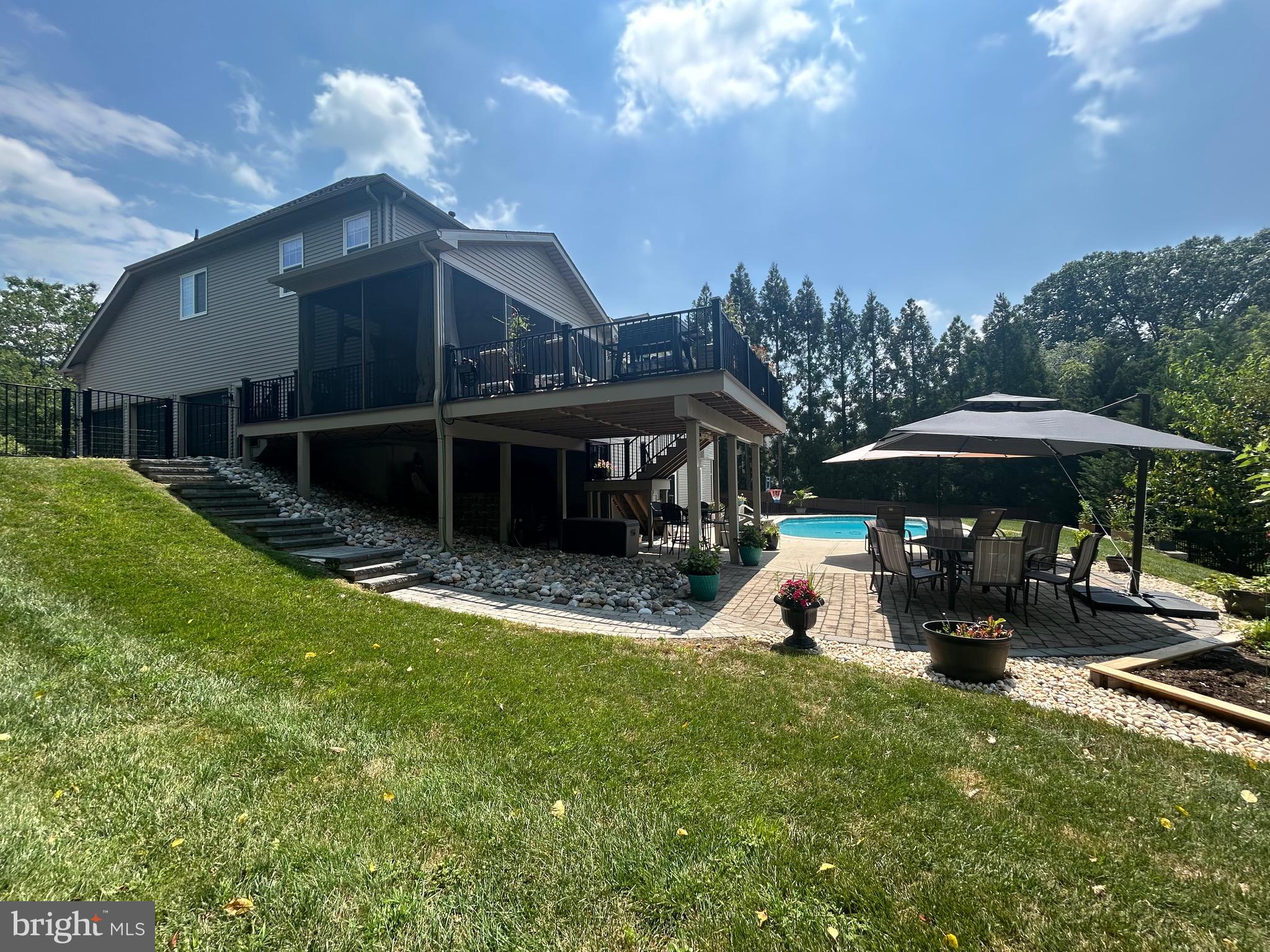 207 HONEY LOCUST DRIVE