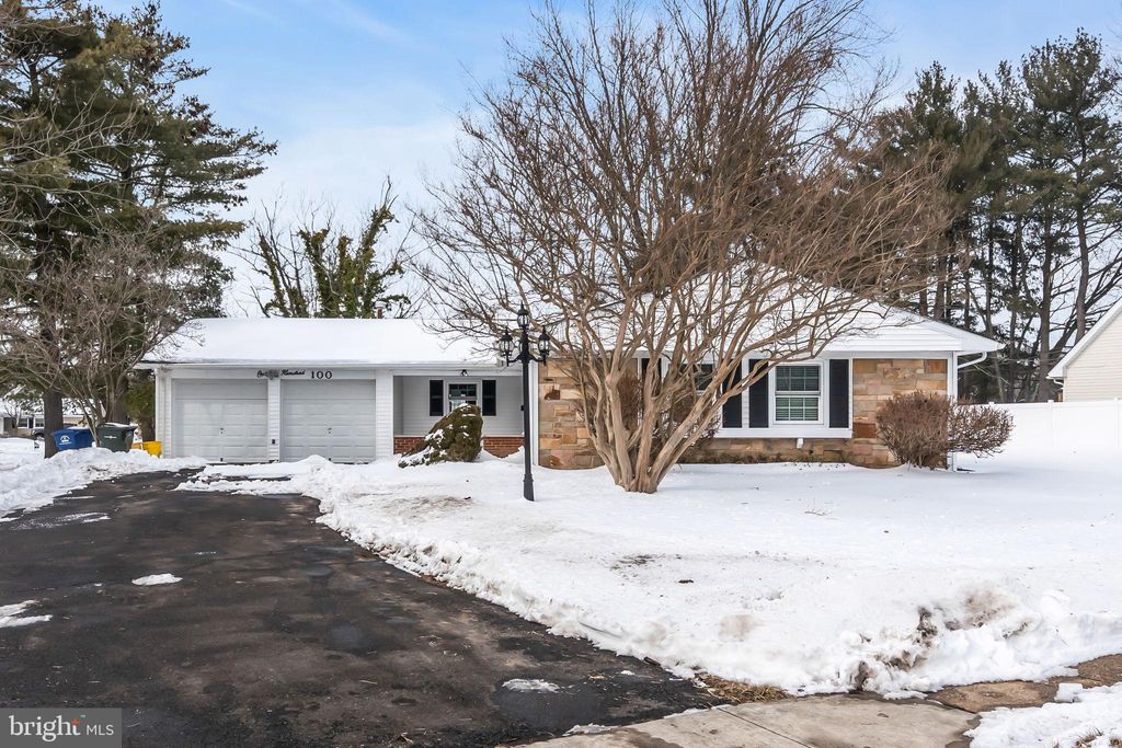 Photo of 100 Evergreen Drive, WILLINGBORO, NJ 08046 (MLS # NJBL2105034)