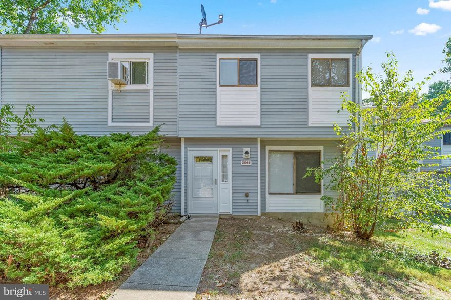Wonderful tastefully updated move-in ready townhouse in Huntington. Many items have been updated/replaced including the heat pump (2yrs), water heater (2yrs), flooring/carpet, bath vanities, kitchen cabinets, light fistures, and appliances. 3 bedrooms 1 bath upstairs w/ a large open concept downstairs. Do not miss out on this opportunity!