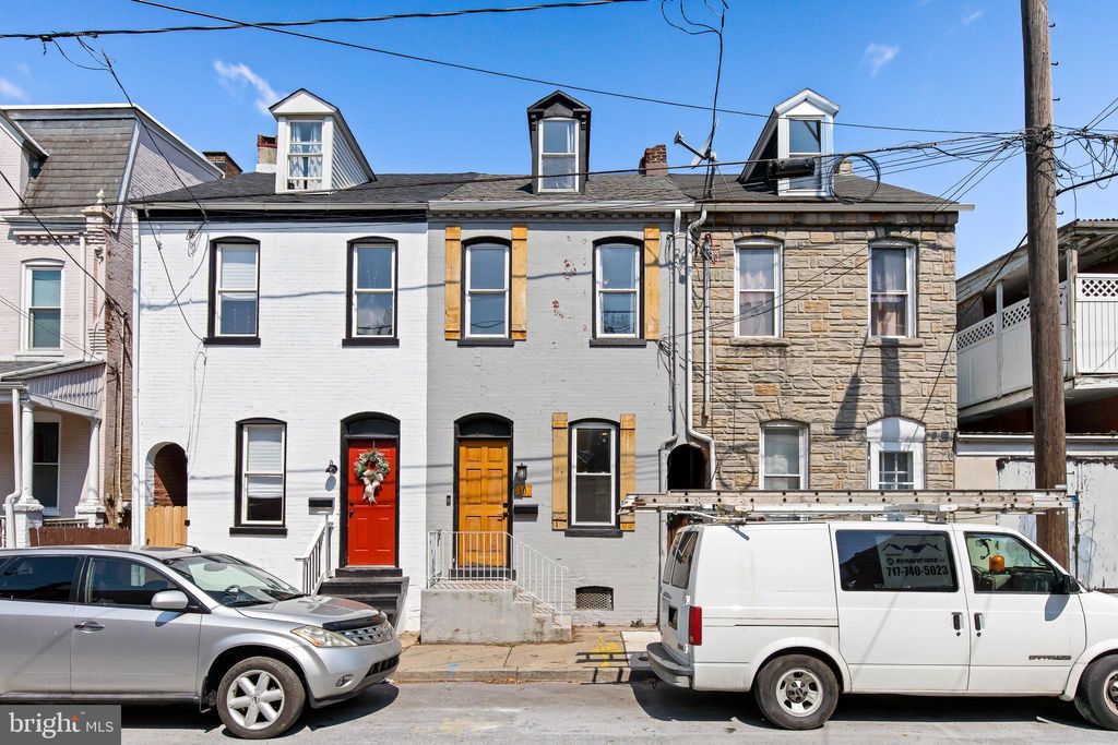 Photo of 10 LOCUST ST, LANCASTER, PA 17602 (MLS # PALA2035318)