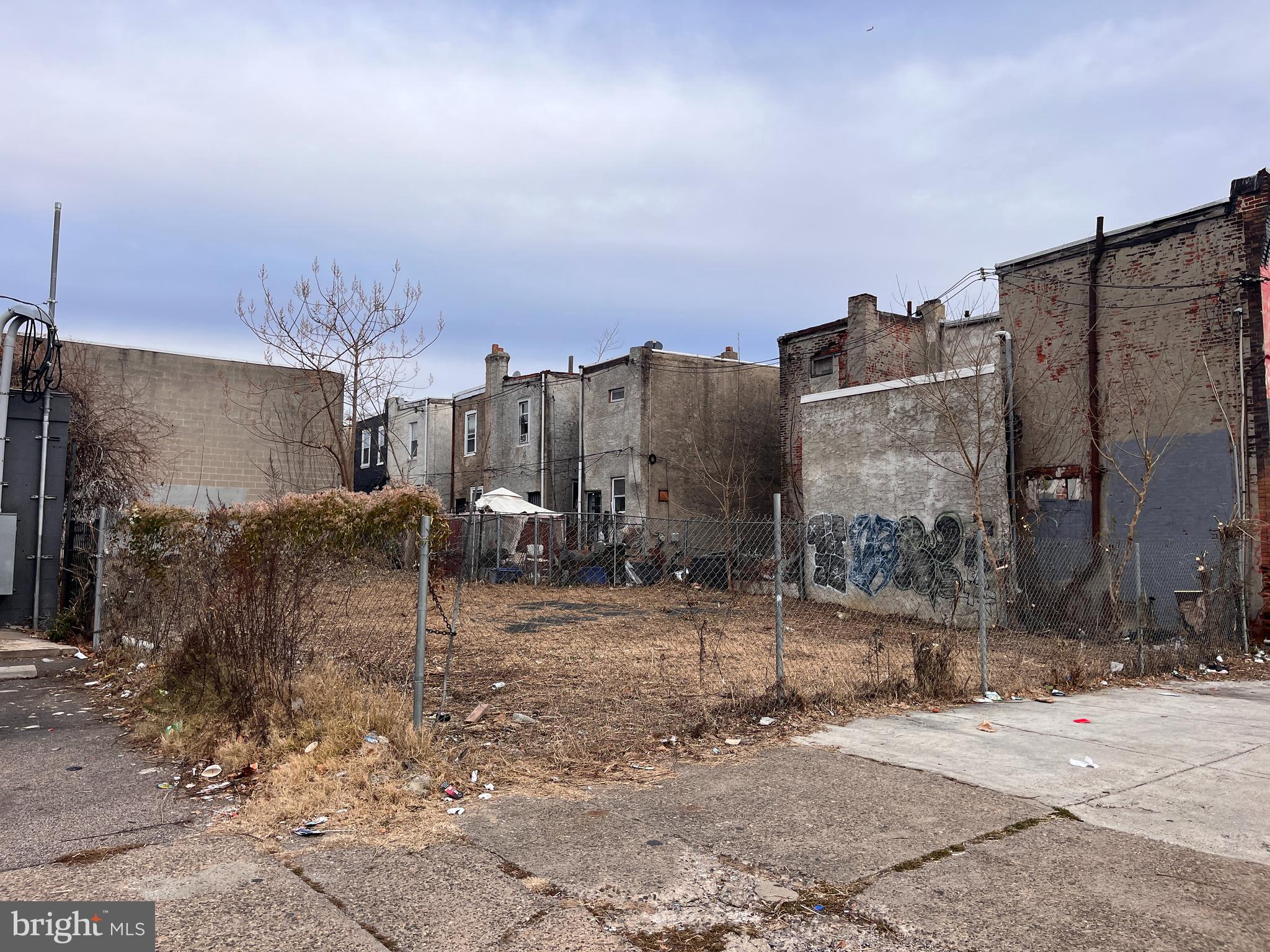 5121 WOODLAND AVENUE 23