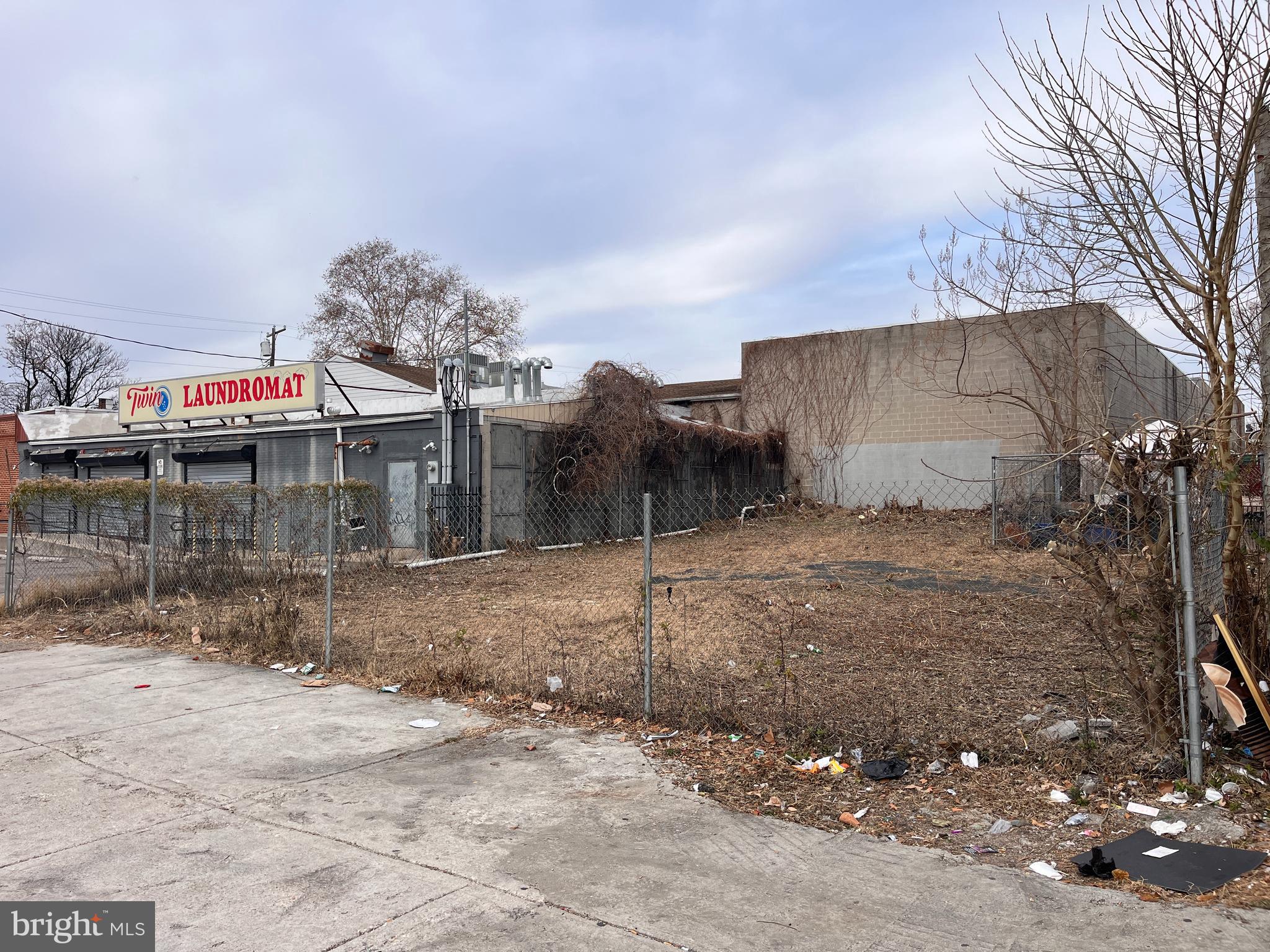 5121 WOODLAND AVENUE 23