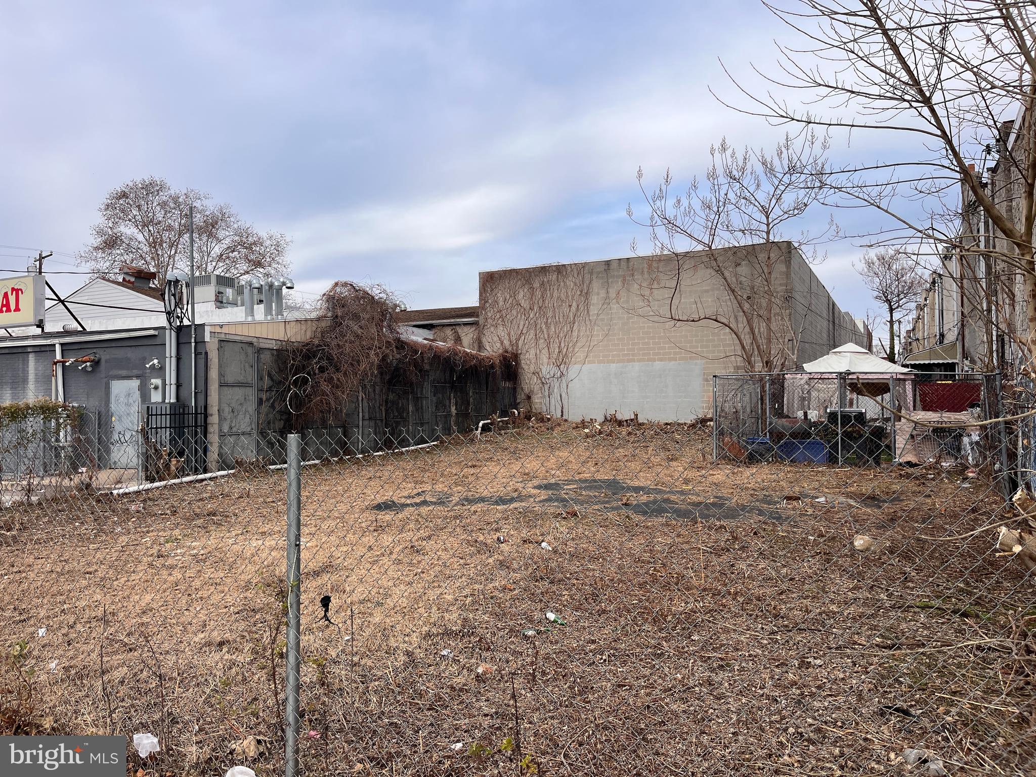 5121 WOODLAND AVENUE 23