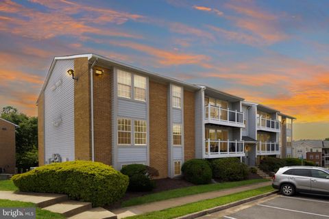 Photo of 3381 Yost Lane #103, DUMFRIES, VA 22026 (MLS # VAPW2120952)