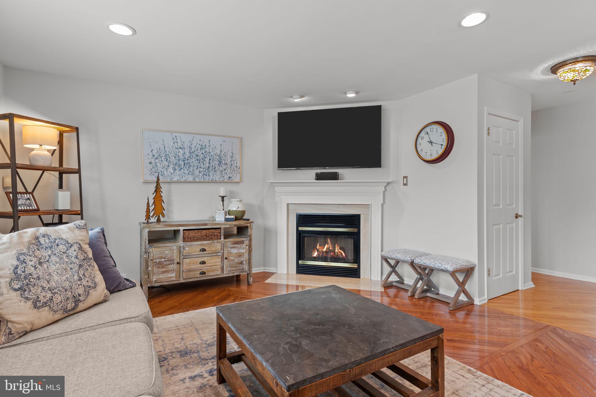 IDLEWOOD - Residential