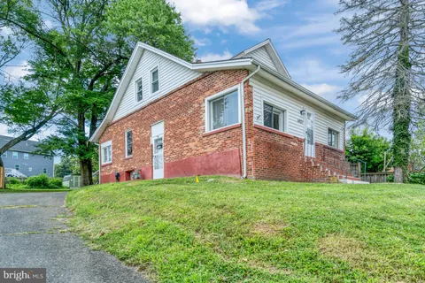 6437 Holyoke Drive, Annandale, VA MLS: VAFX2257252