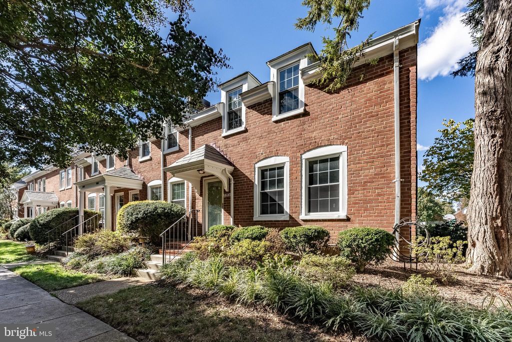 Photo of 3564 S Stafford Street, ARLINGTON, VA 22206 (MLS # VAAR2064548)