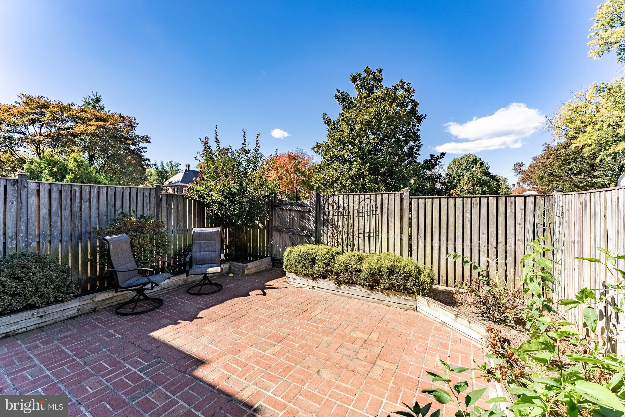 FAIRLINGTON GLEN - Residential