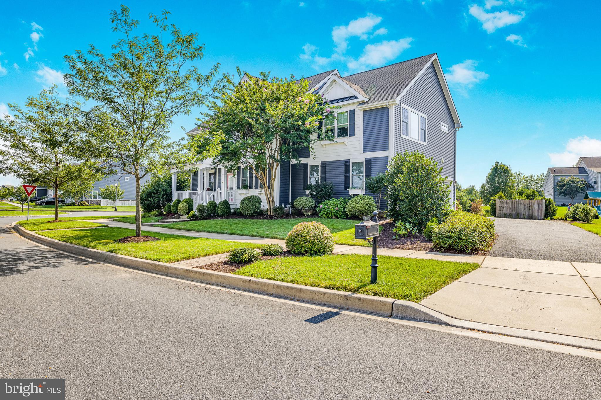 757 IDLEWYLD DRIVE