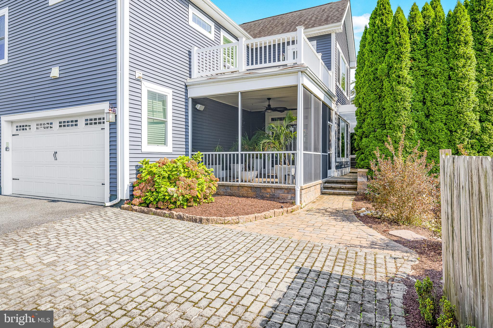 757 IDLEWYLD DRIVE