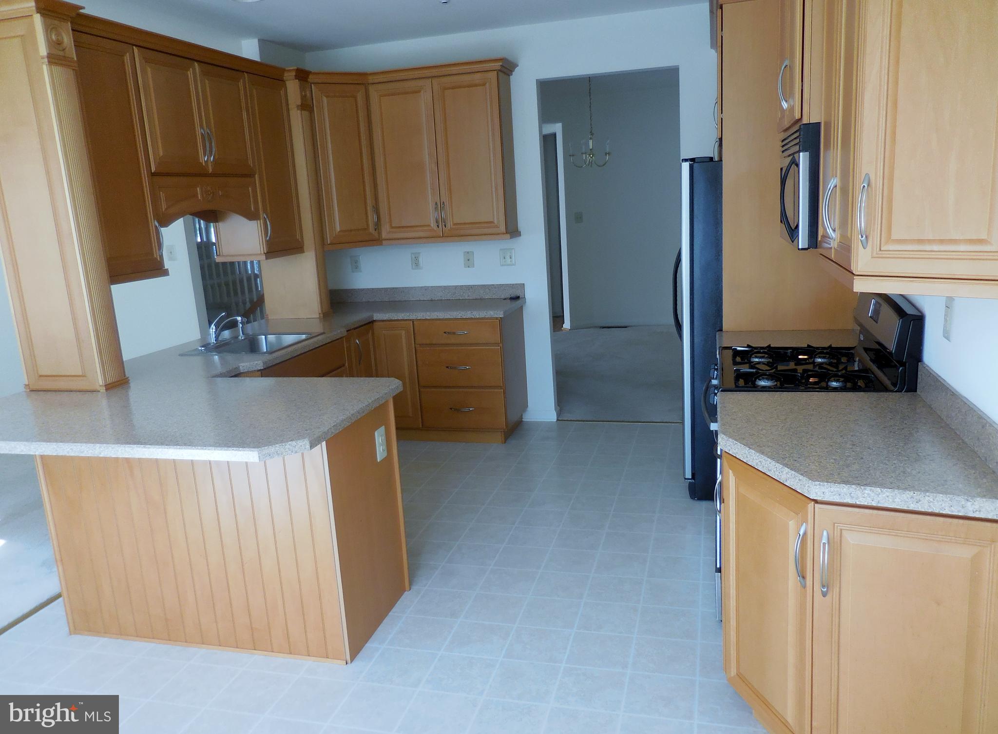 IVYLAND VILLAGE - Residential Lease