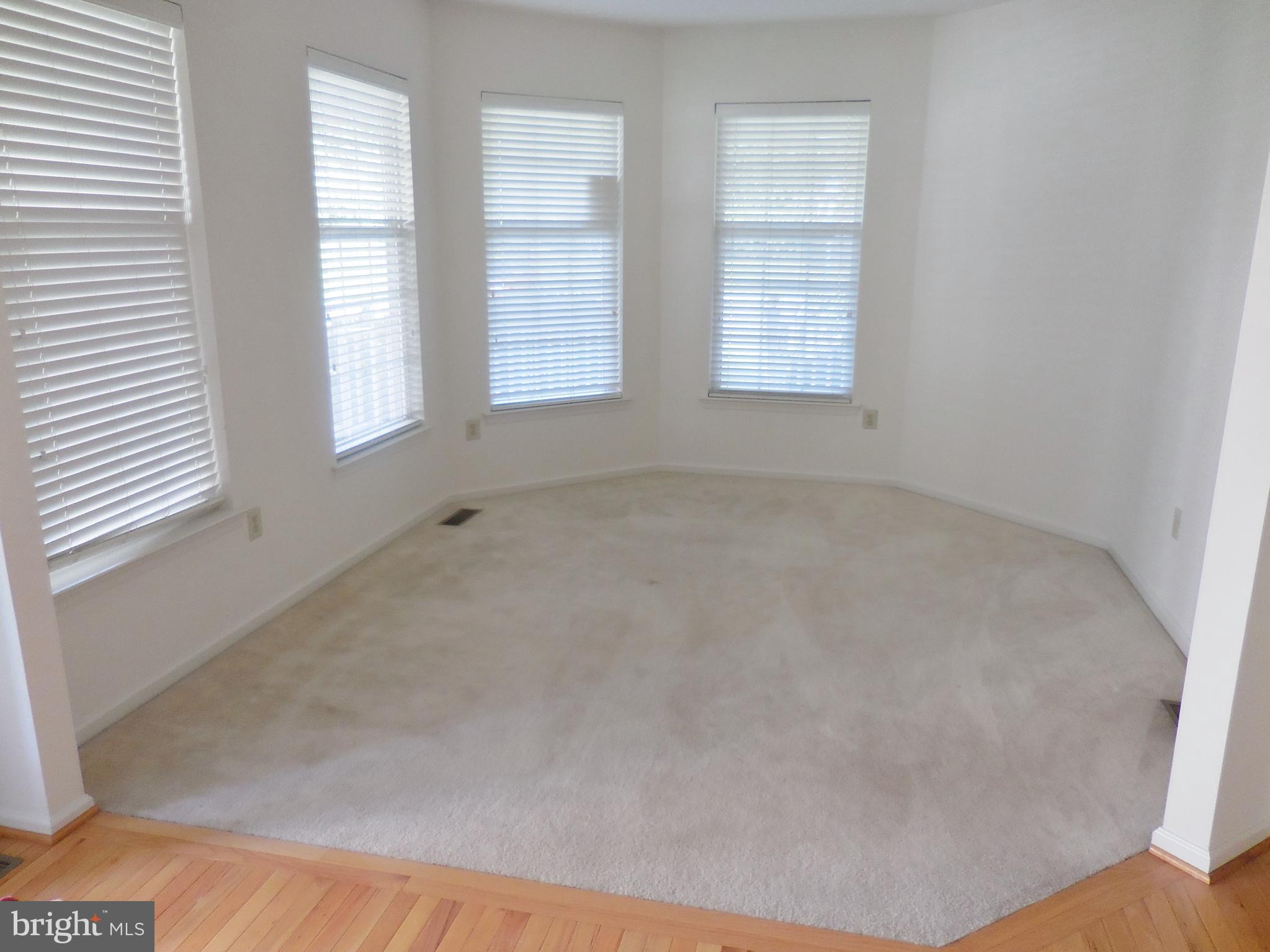 IVYLAND VILLAGE - Residential Lease