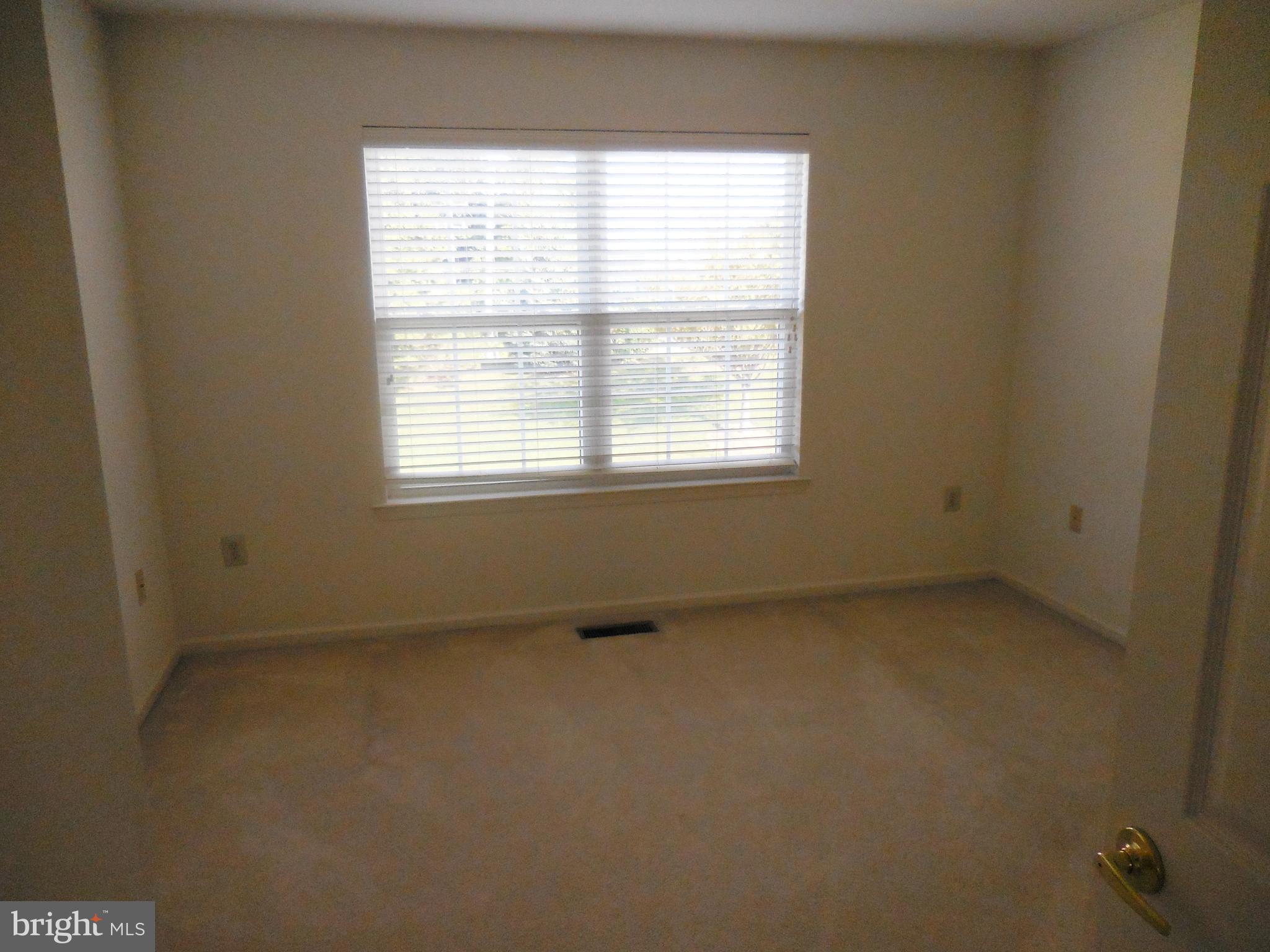 IVYLAND VILLAGE - Residential Lease