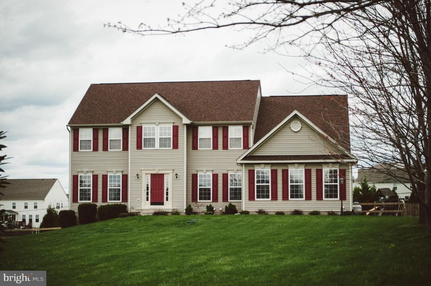 This 4 bd, 3.5 ba colonial is situated in Spruce Hill, one of Jefferson County's most desirable neighborhoods! This large home boasts hardwood flooring, large kitchen w/ island and granite upgrades, and a screened in deck! Open foyer, family room w/ gas fireplace, separate dining and living rooms, full basement, 3 car garage, all set on 1.3 level acres.  This home is beautiful, and move-in ready!