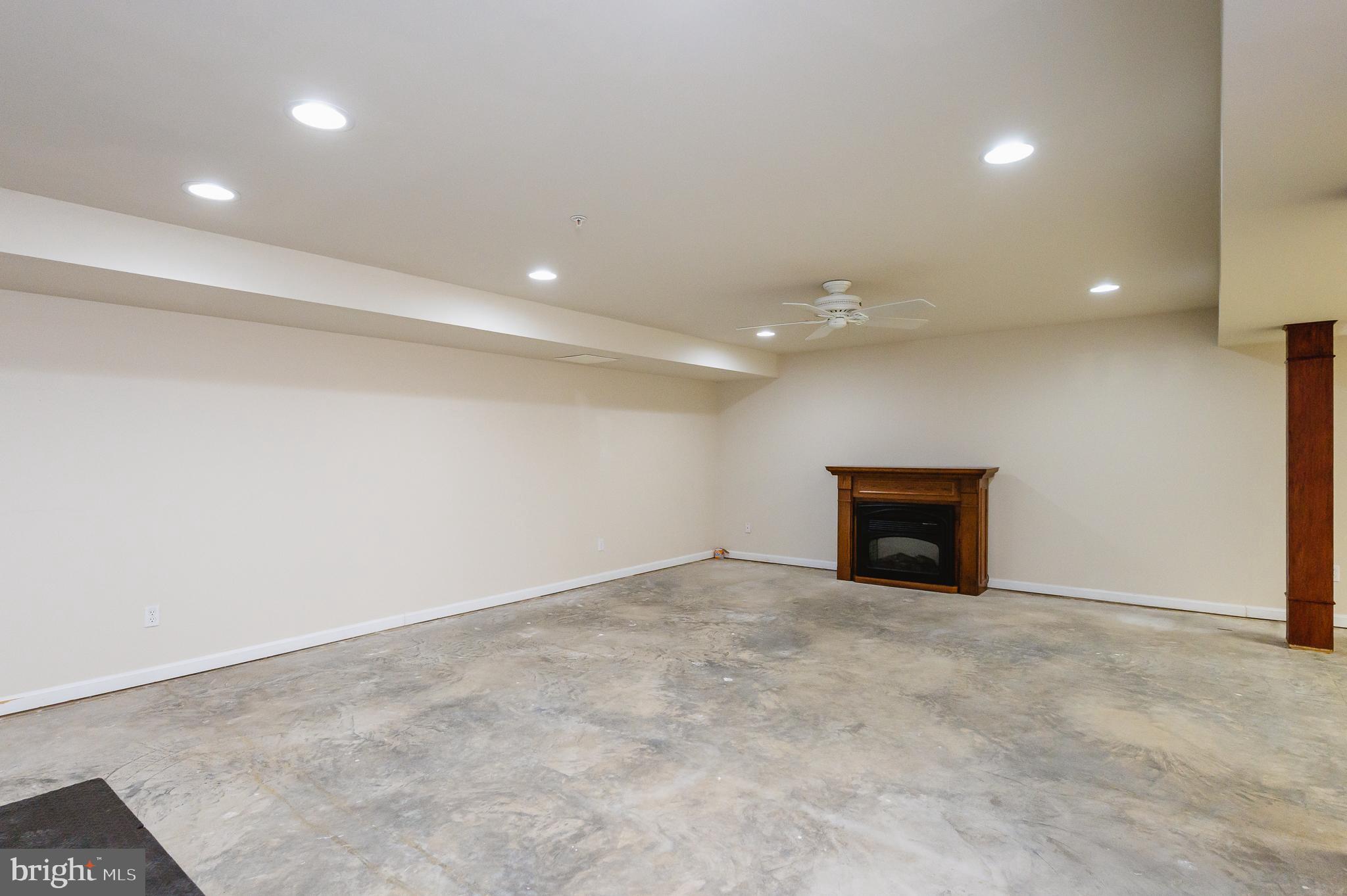 BARRINGTON - Residential Lease