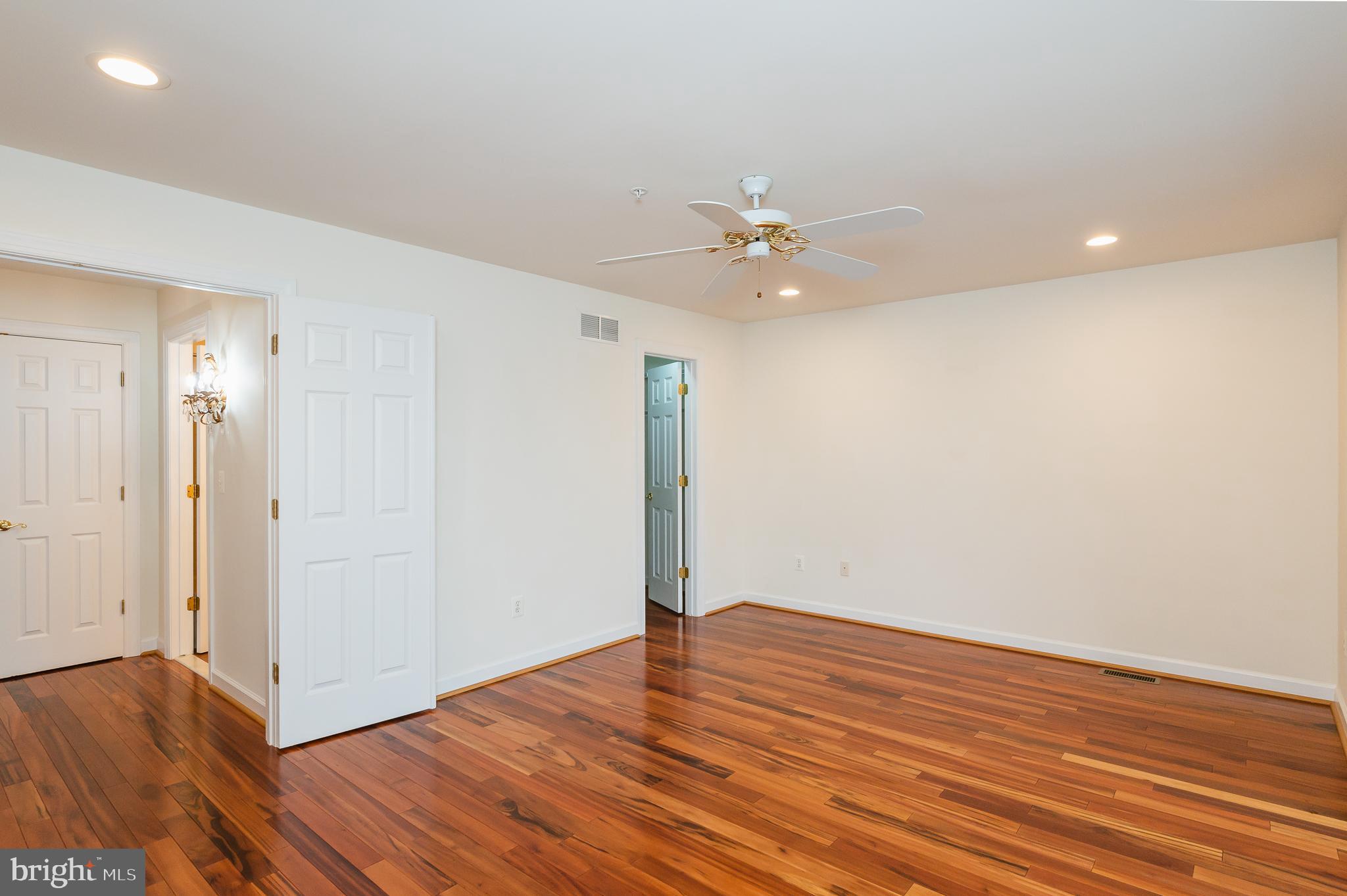 BARRINGTON - Residential Lease