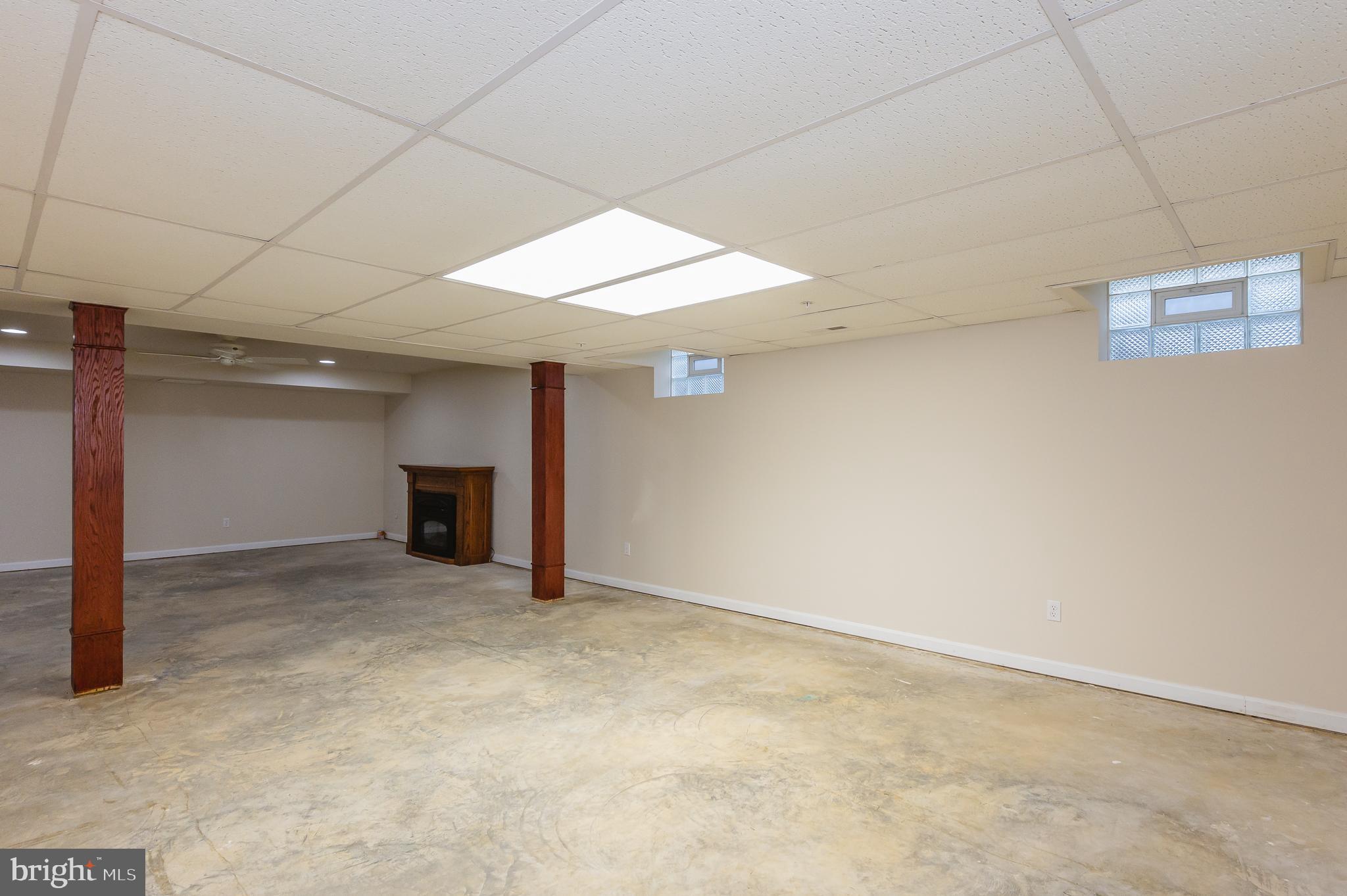 BARRINGTON - Residential Lease