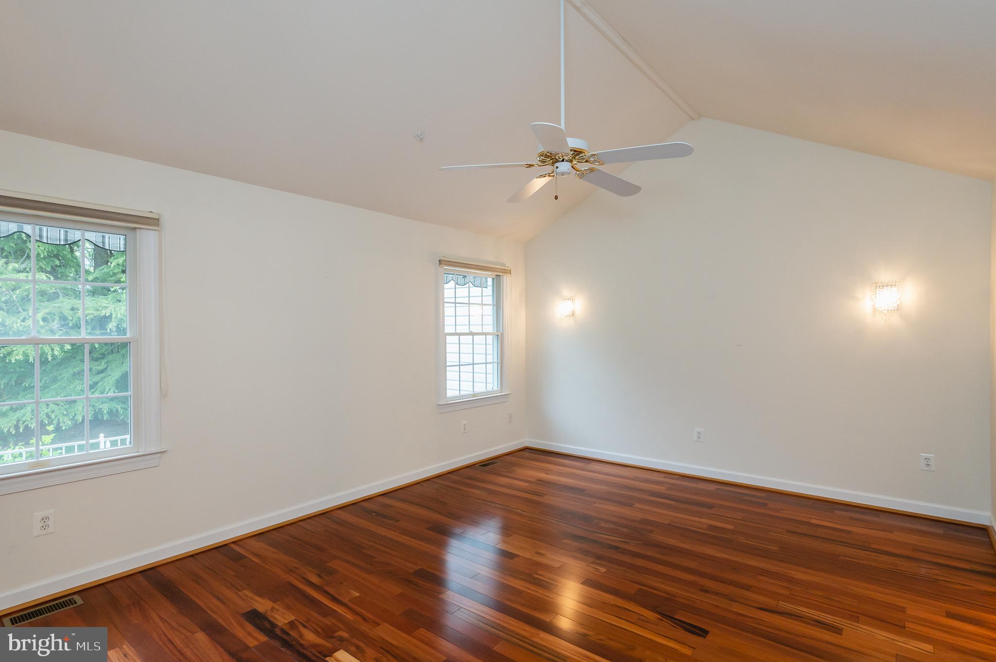 BARRINGTON - Residential Lease