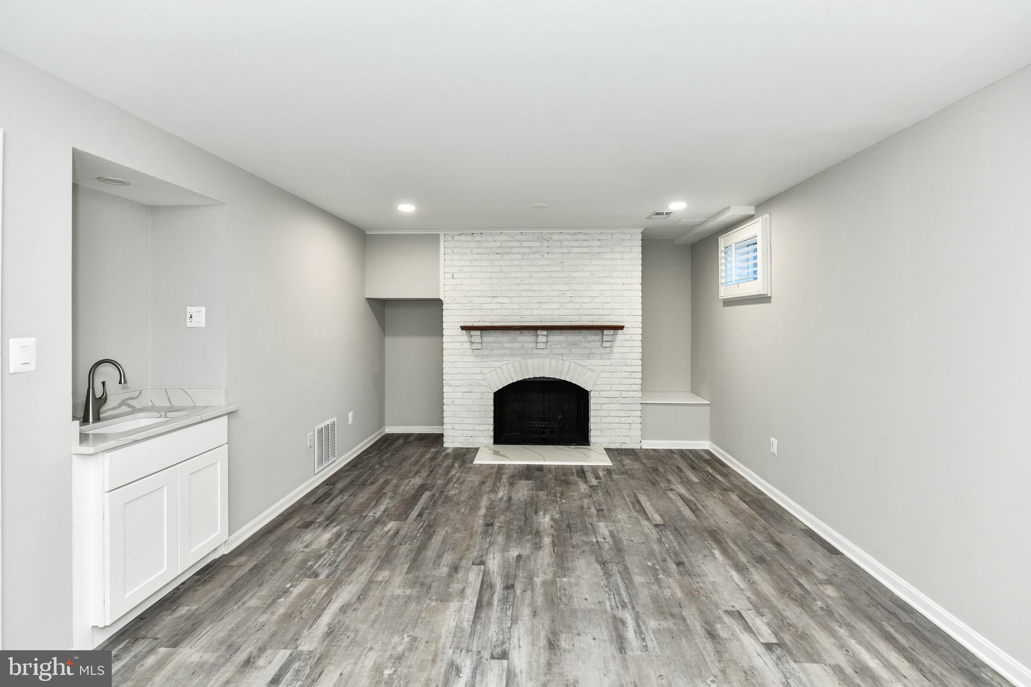 KINGS MANOR TOWNE HOUSES - Residential Lease