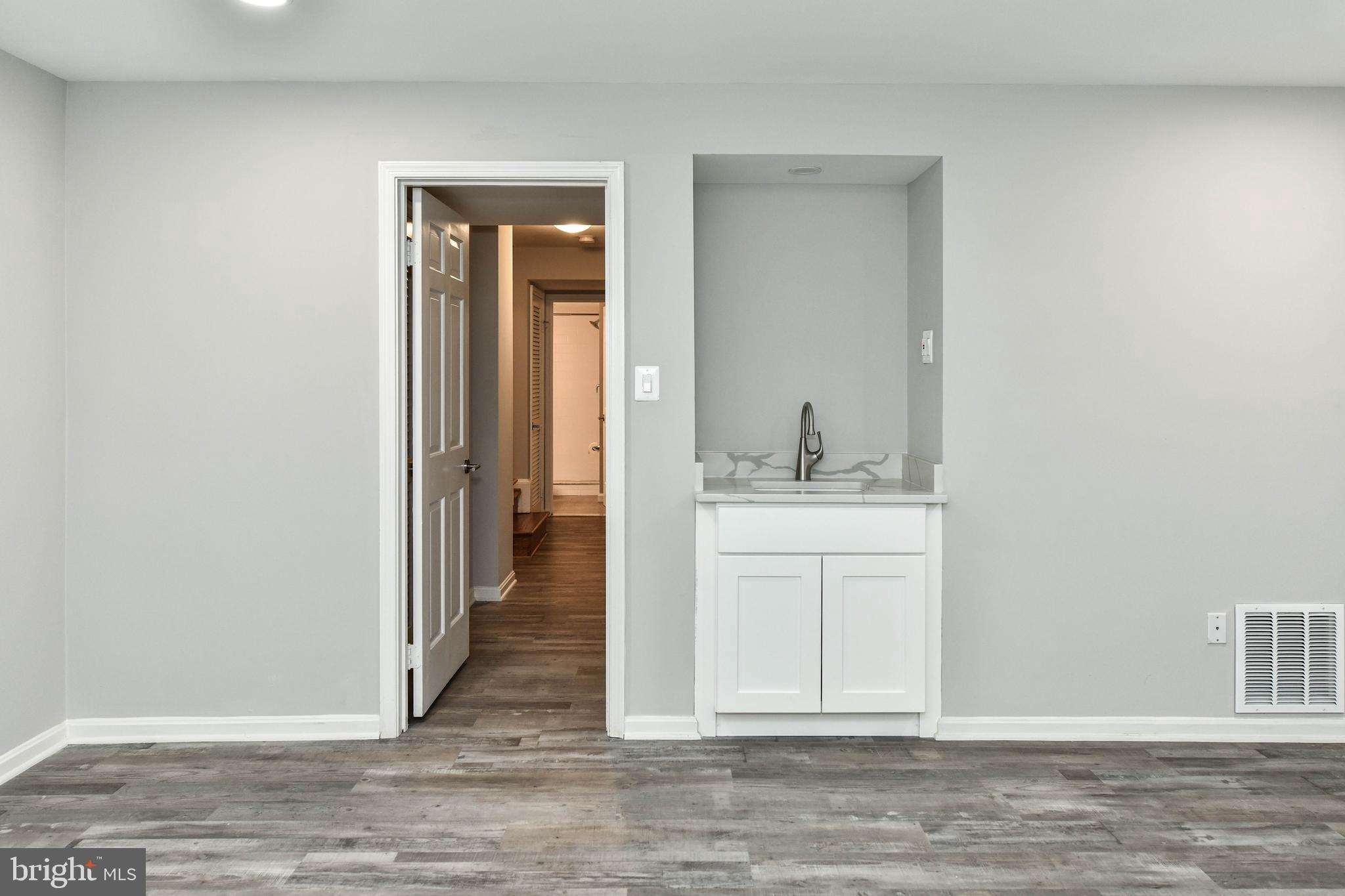 KINGS MANOR TOWNE HOUSES - Residential Lease