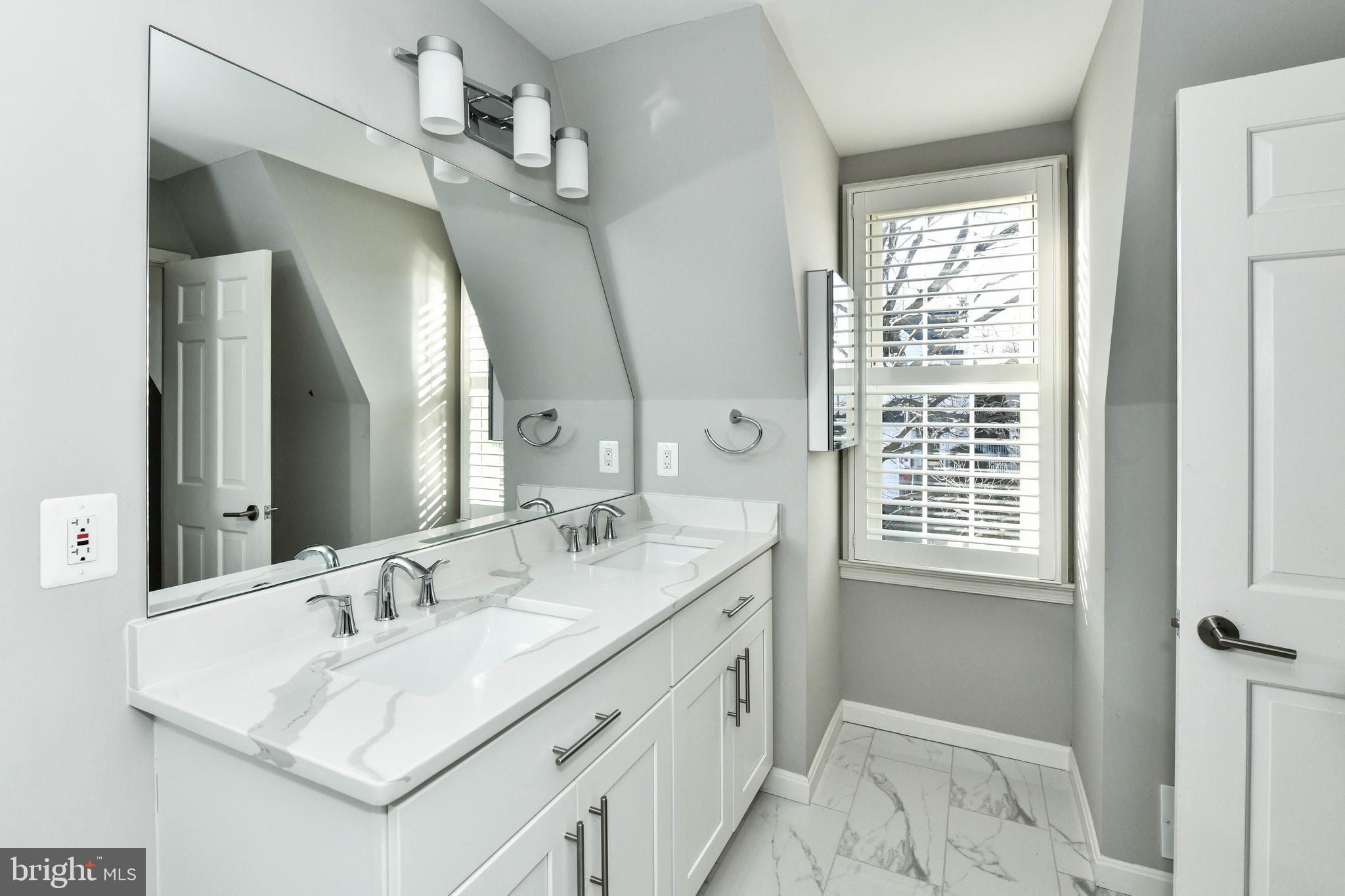 KINGS MANOR TOWNE HOUSES - Residential Lease