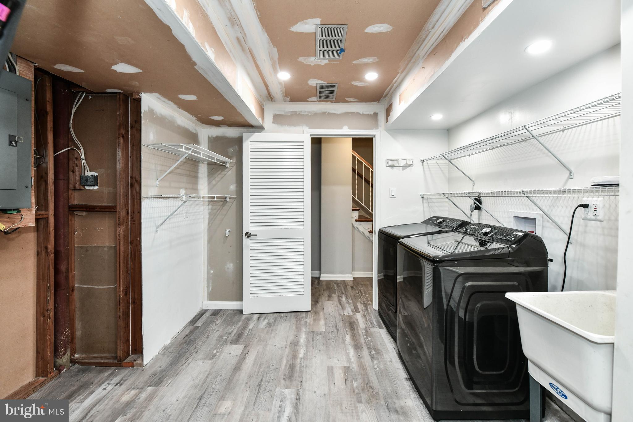 KINGS MANOR TOWNE HOUSES - Residential Lease