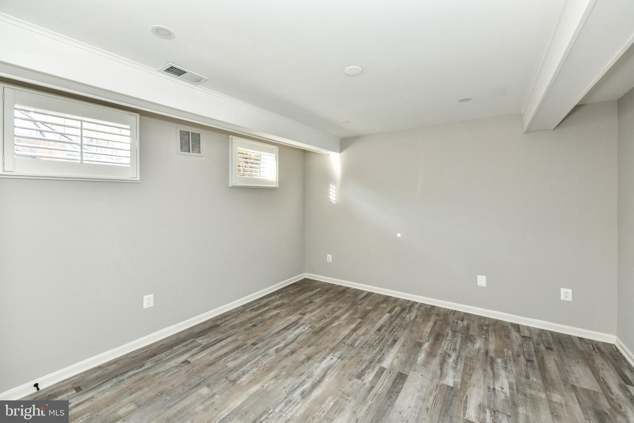 KINGS MANOR TOWNE HOUSES - Residential Lease