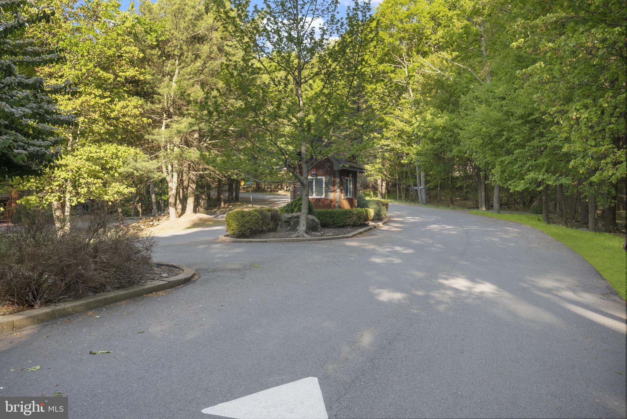 BIG BOULDER LAKE - Residential