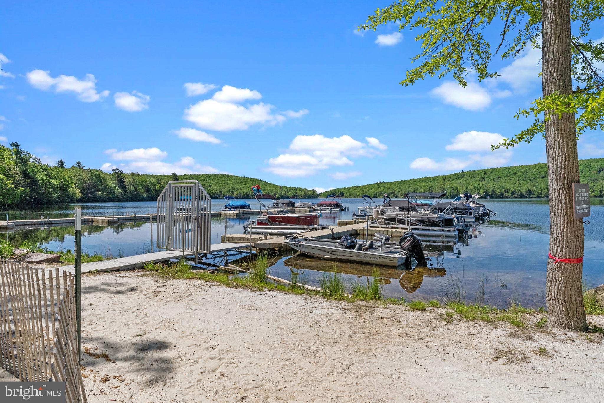 BIG BOULDER LAKE - Residential