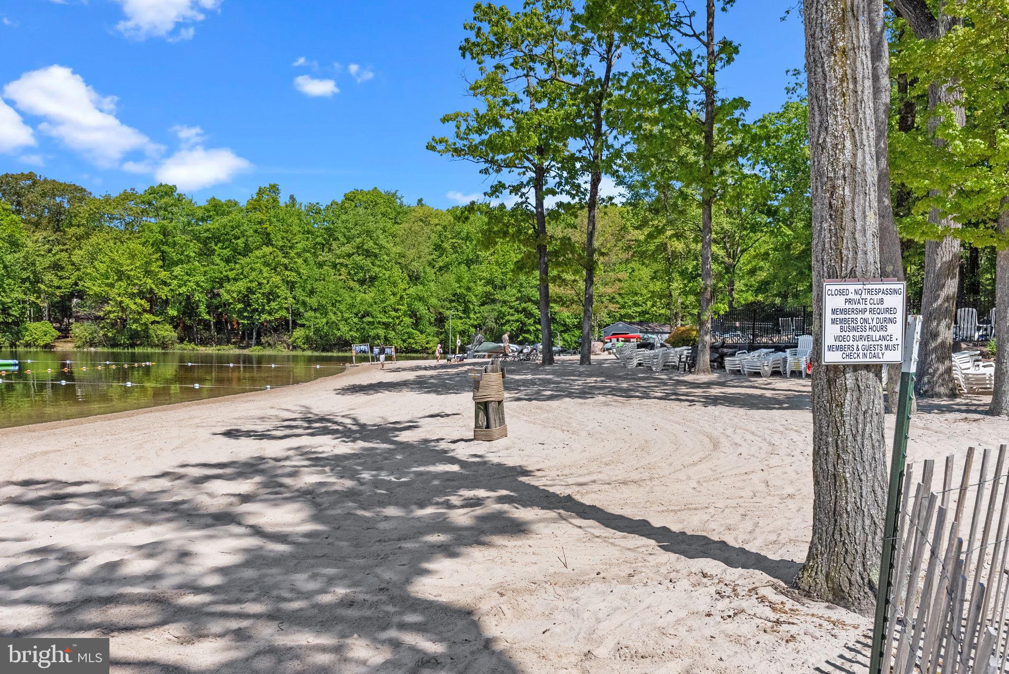 BIG BOULDER LAKE - Residential
