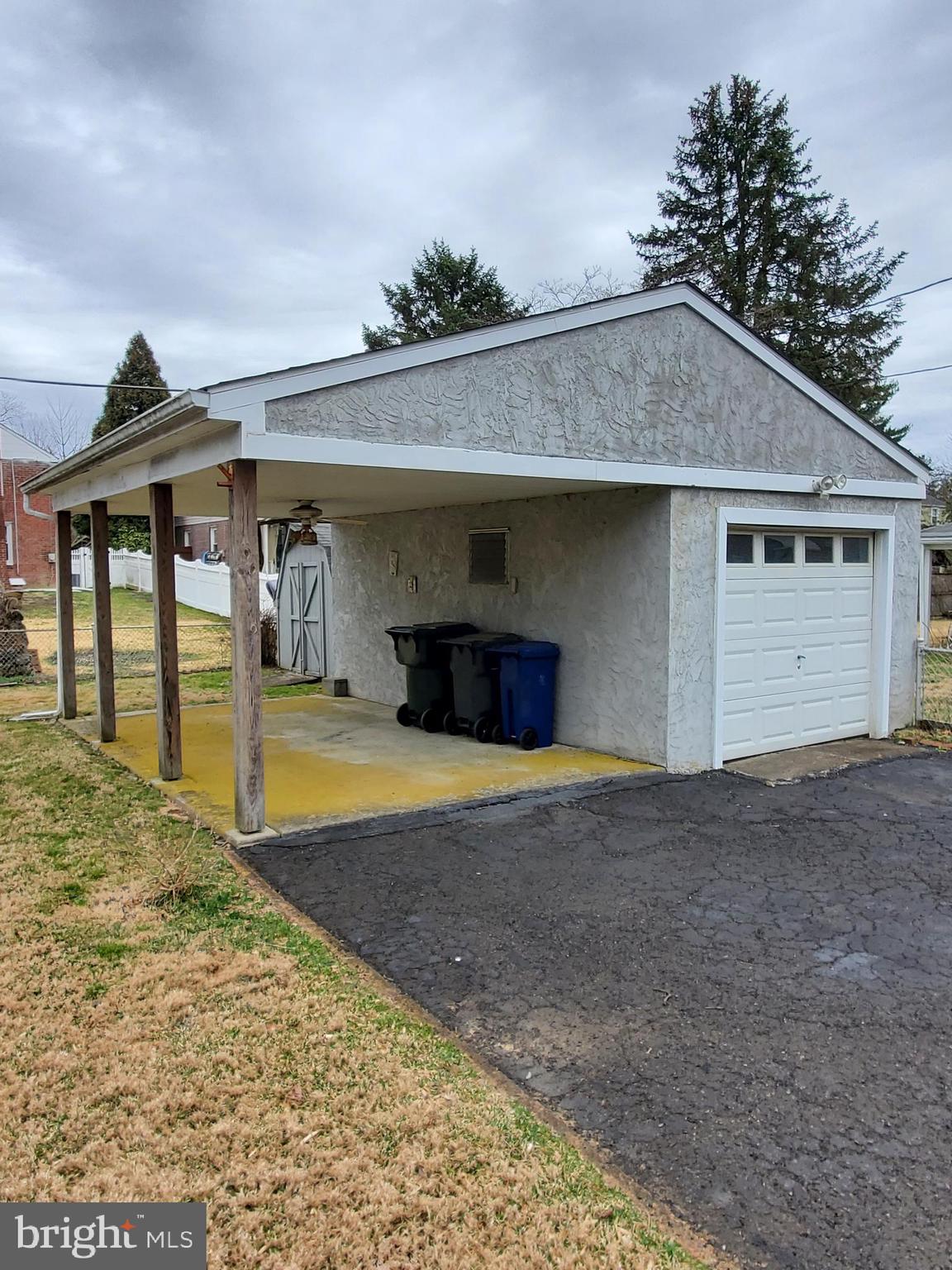 FOX CHASE MANOR - Residential