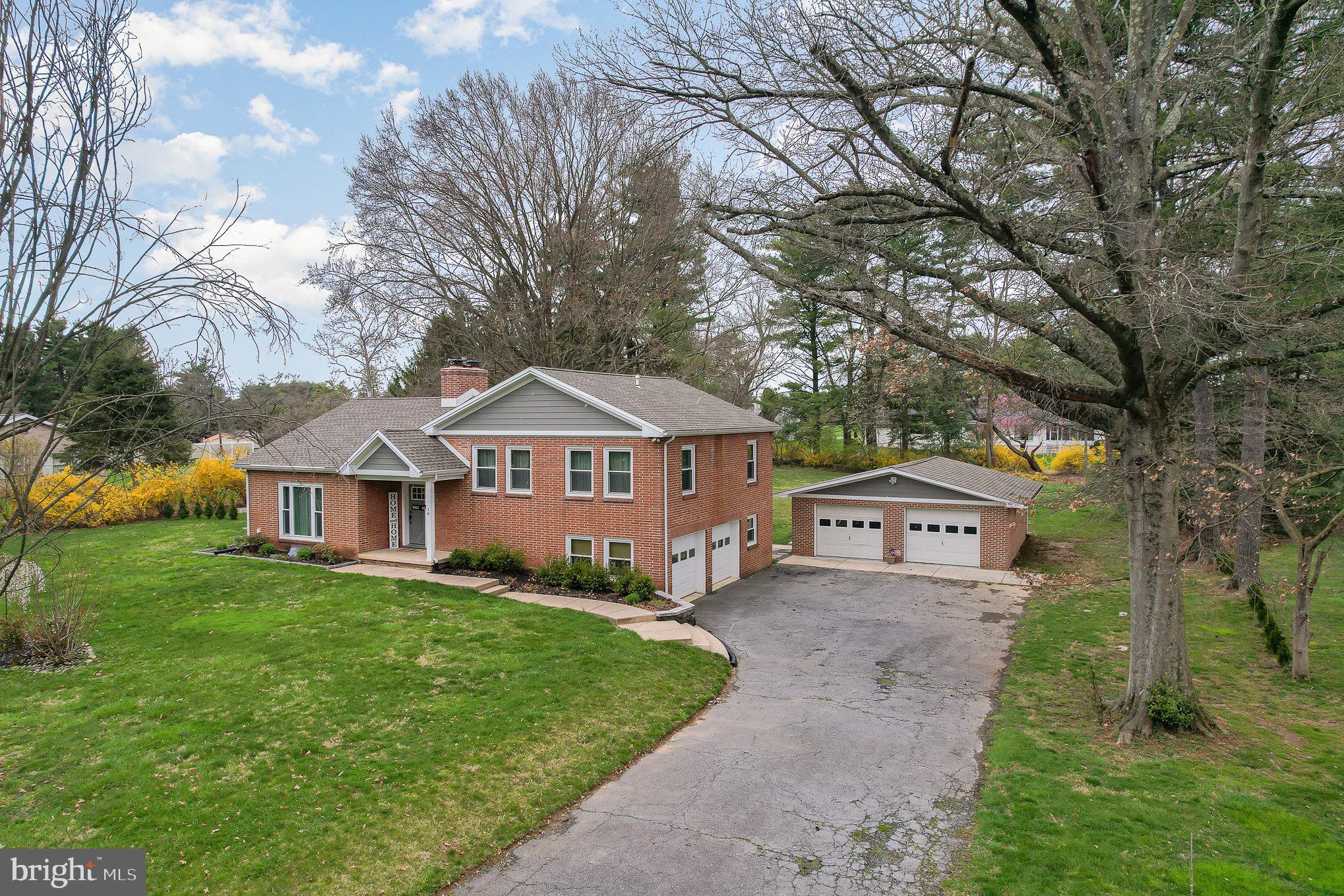 16 CIRCLE DRIVE