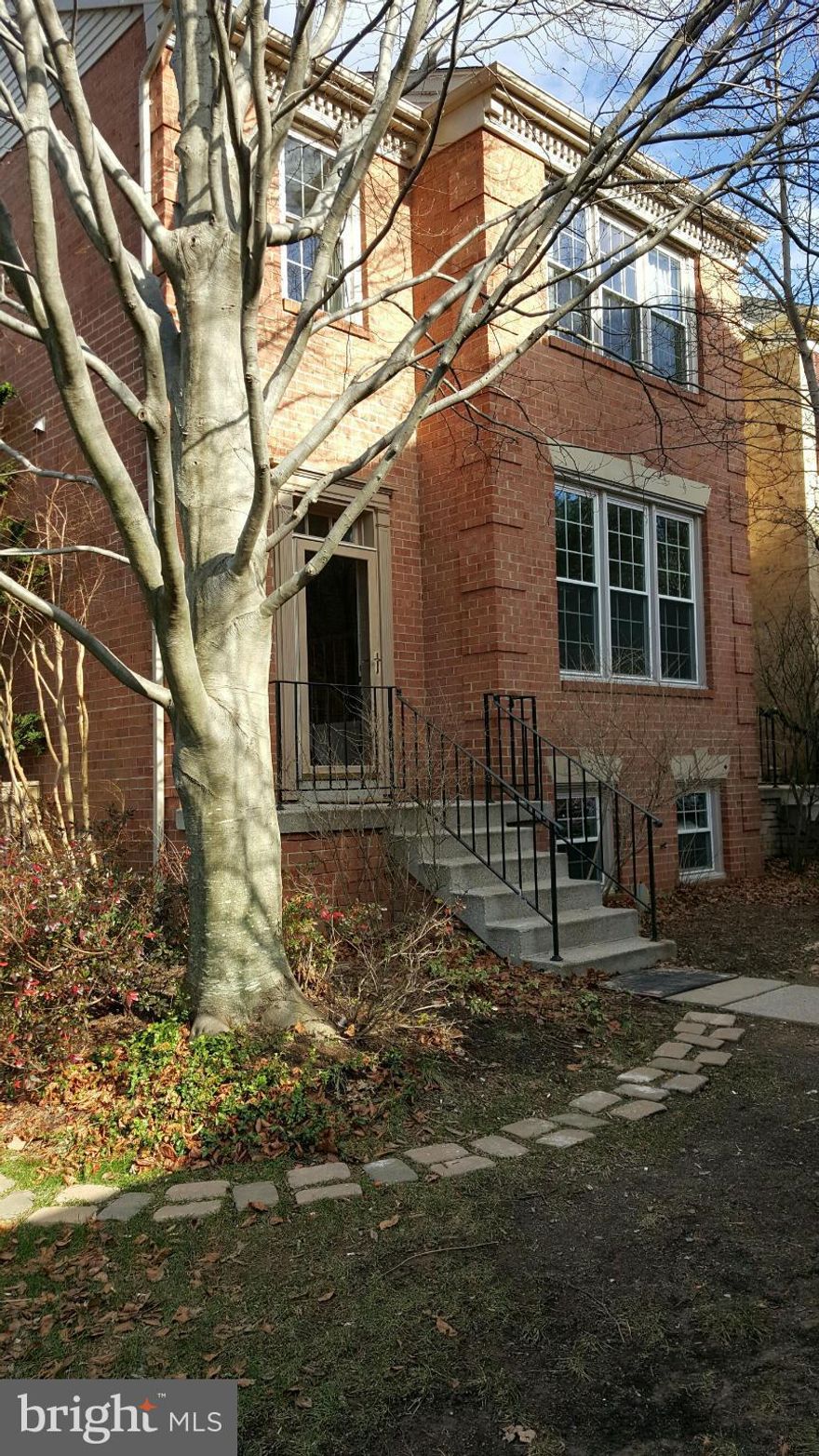 Large W/O end unit with many windows&skylight*2,500 sf living space*Large LR, step-up dining area, EIK, spacious master suite with soaking tub and separate shower*Ground level offers in-law suite with FPL and walkout to lovely patio/garden. This is a FOUR BR gem! Condo and amenity fees paid by Landlord. Parking space 366 + decal space.Convenient to shopping & bus. OWC pets. NEW PRICE! TEXT RE CODE