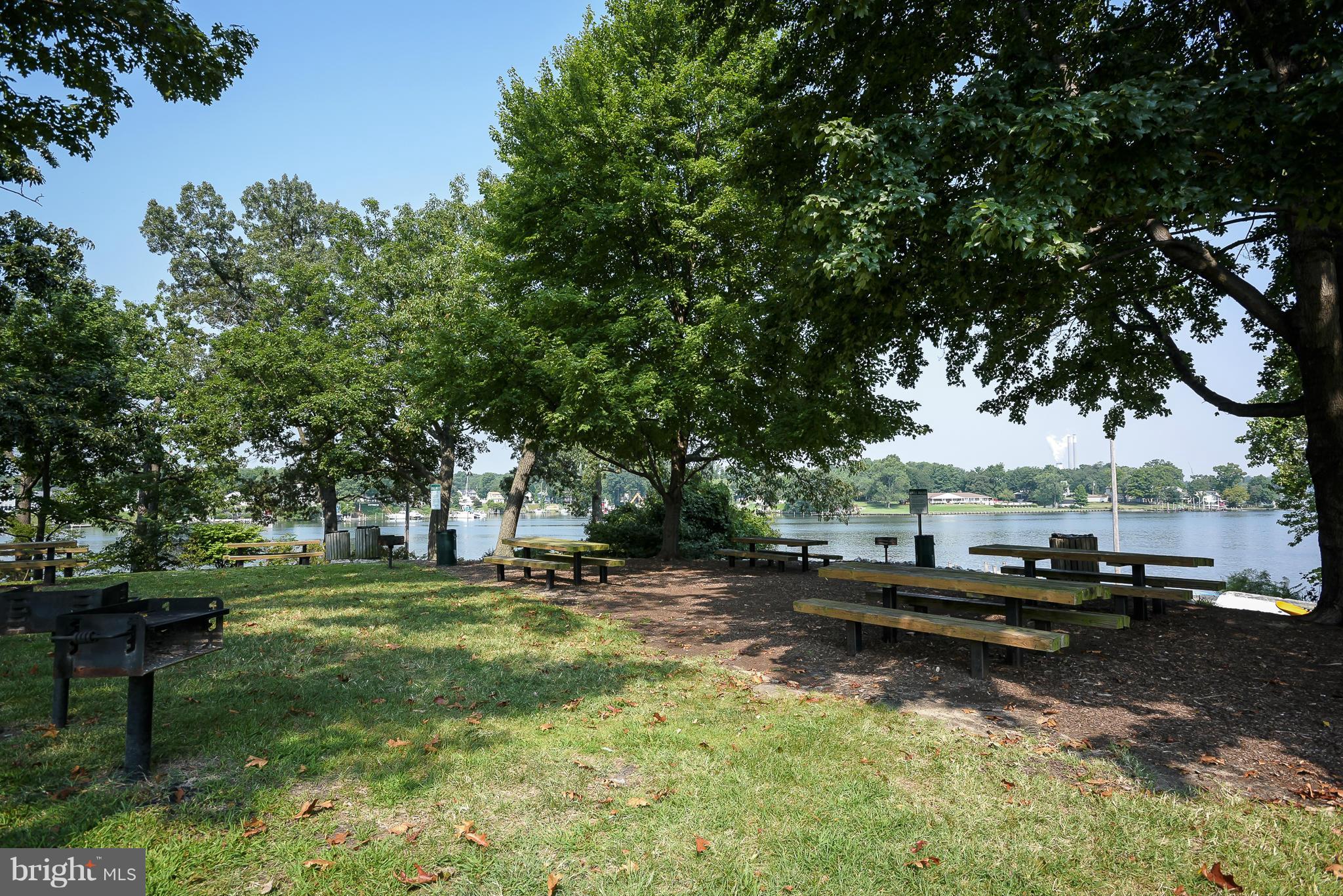 ELIZABETHS LANDING - Residential