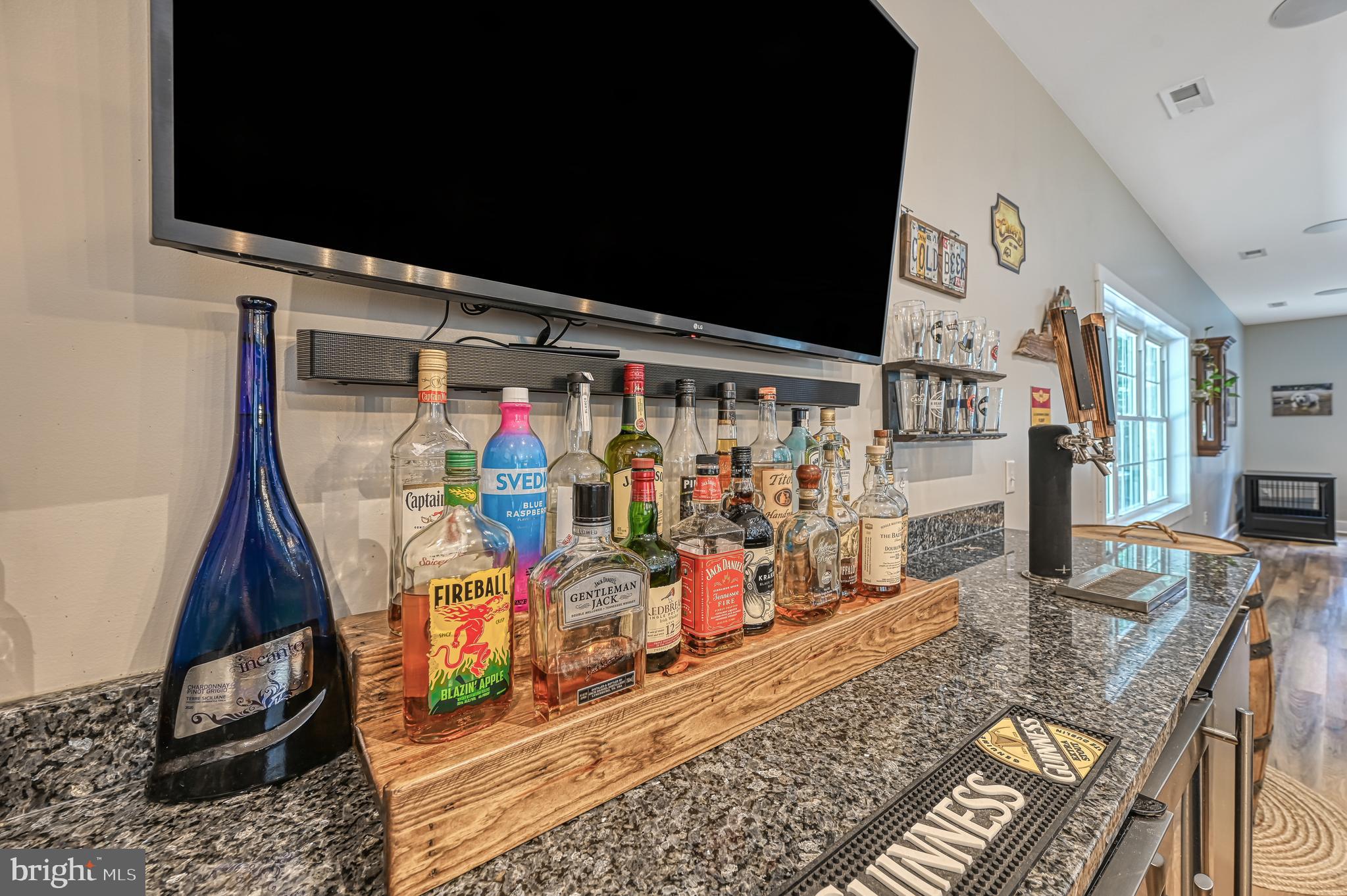 SHOREWOOD - Residential