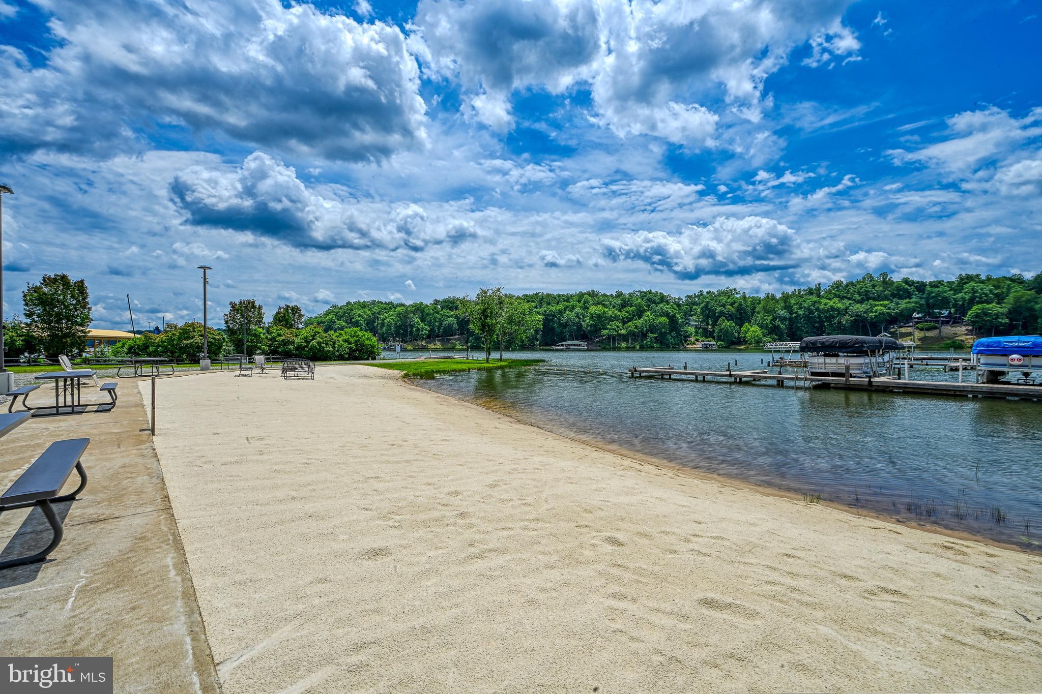 SHOREWOOD - Residential