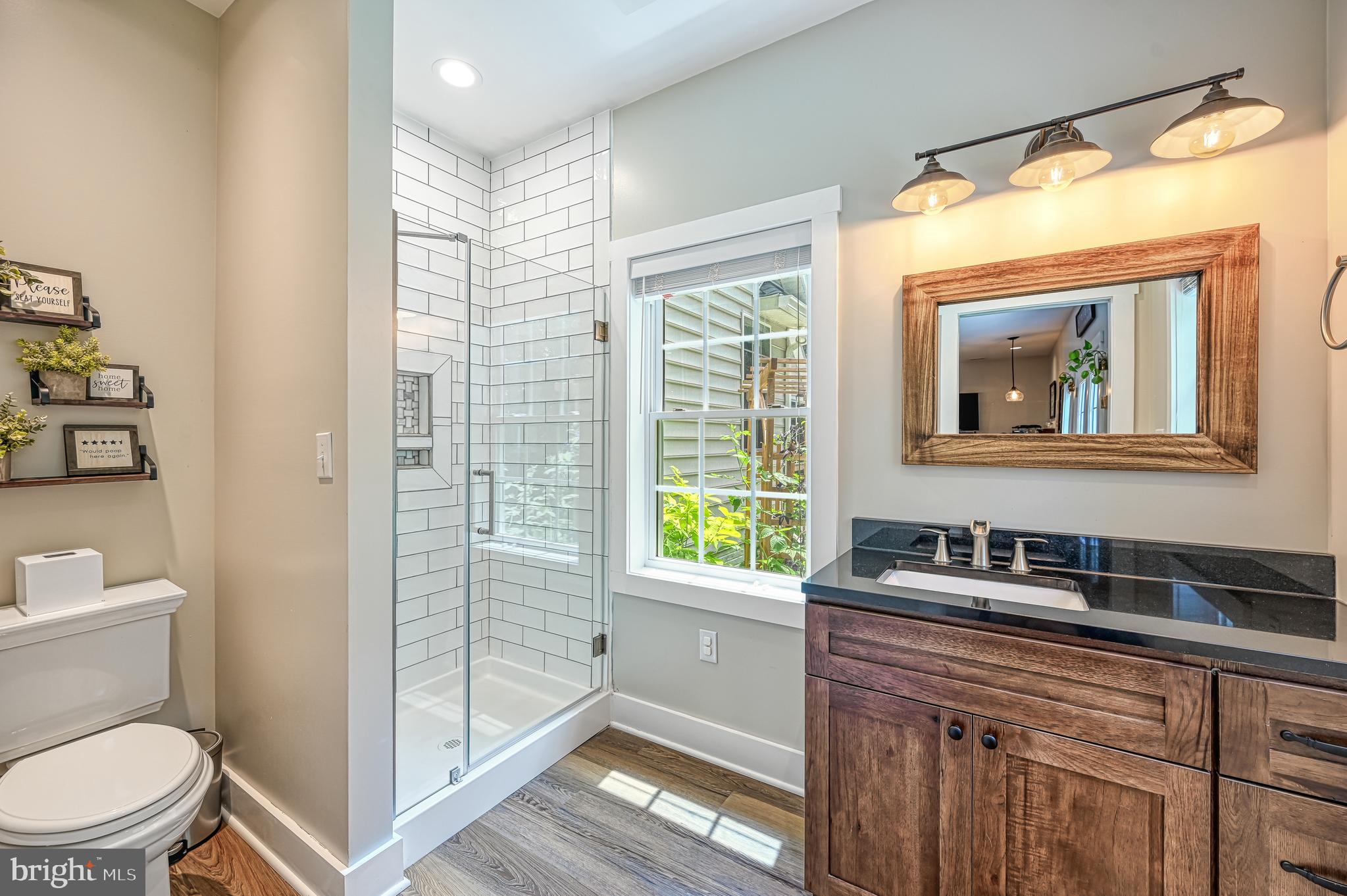 SHOREWOOD - Residential