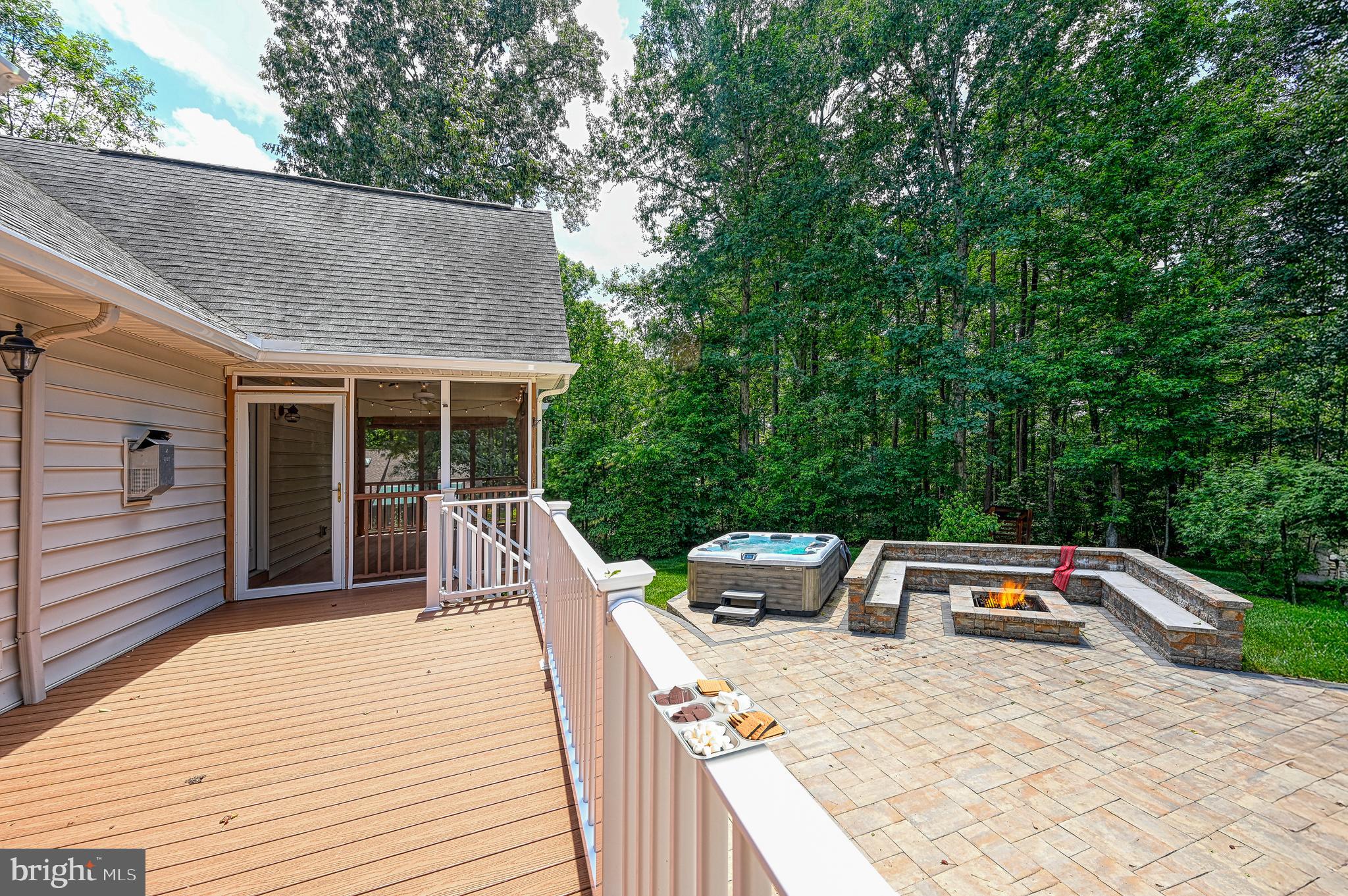 SHOREWOOD - Residential