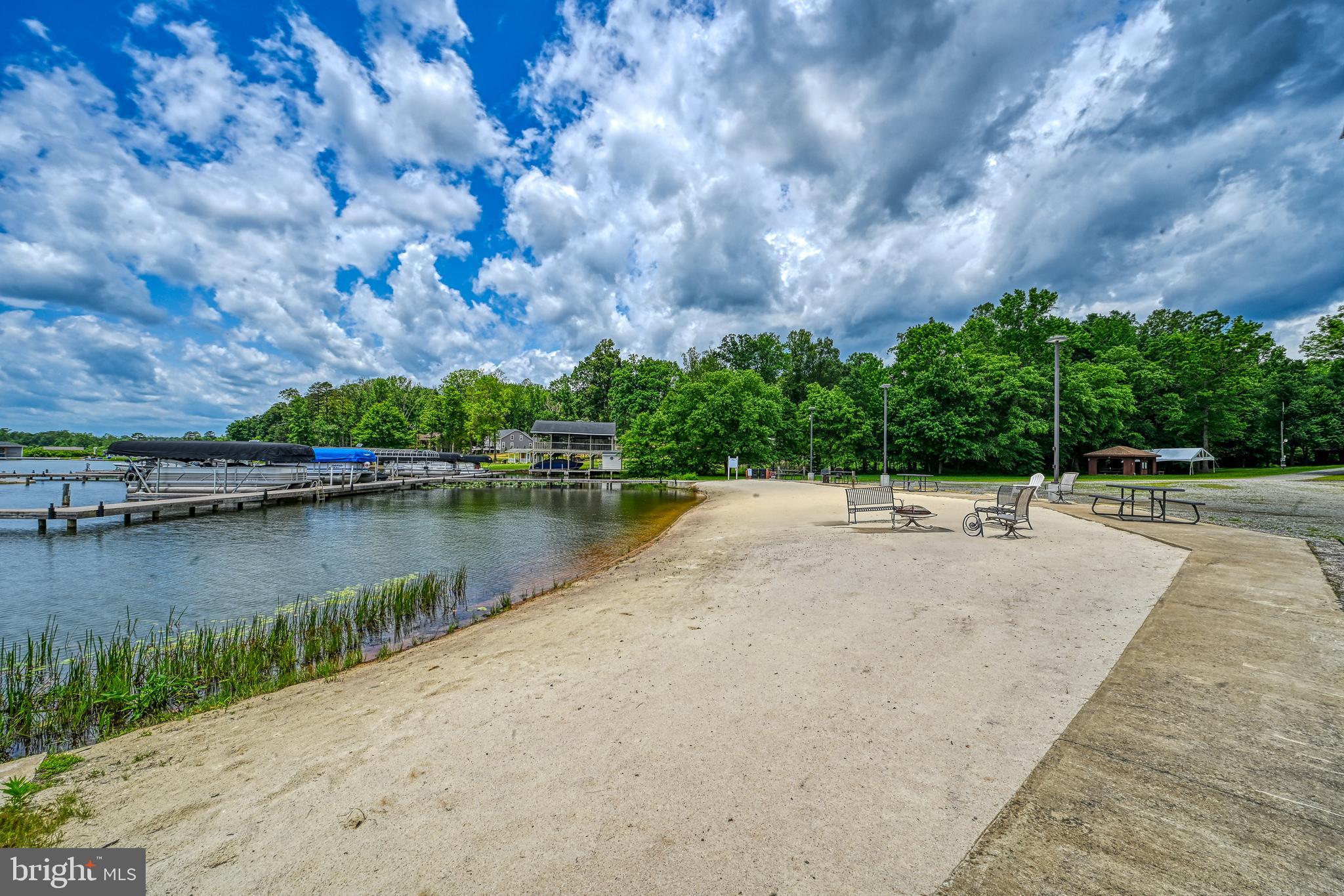 SHOREWOOD - Residential