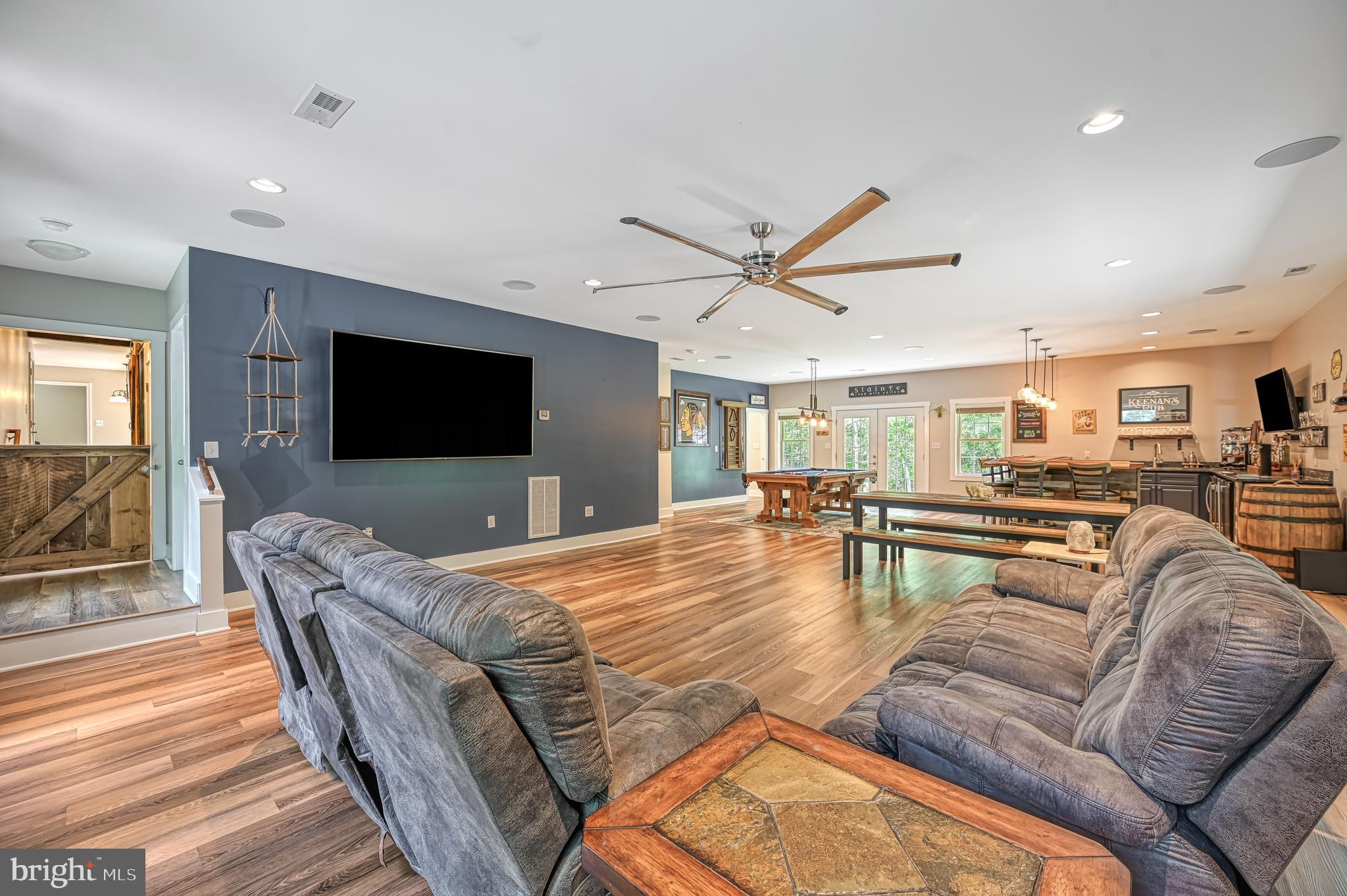 SHOREWOOD - Residential