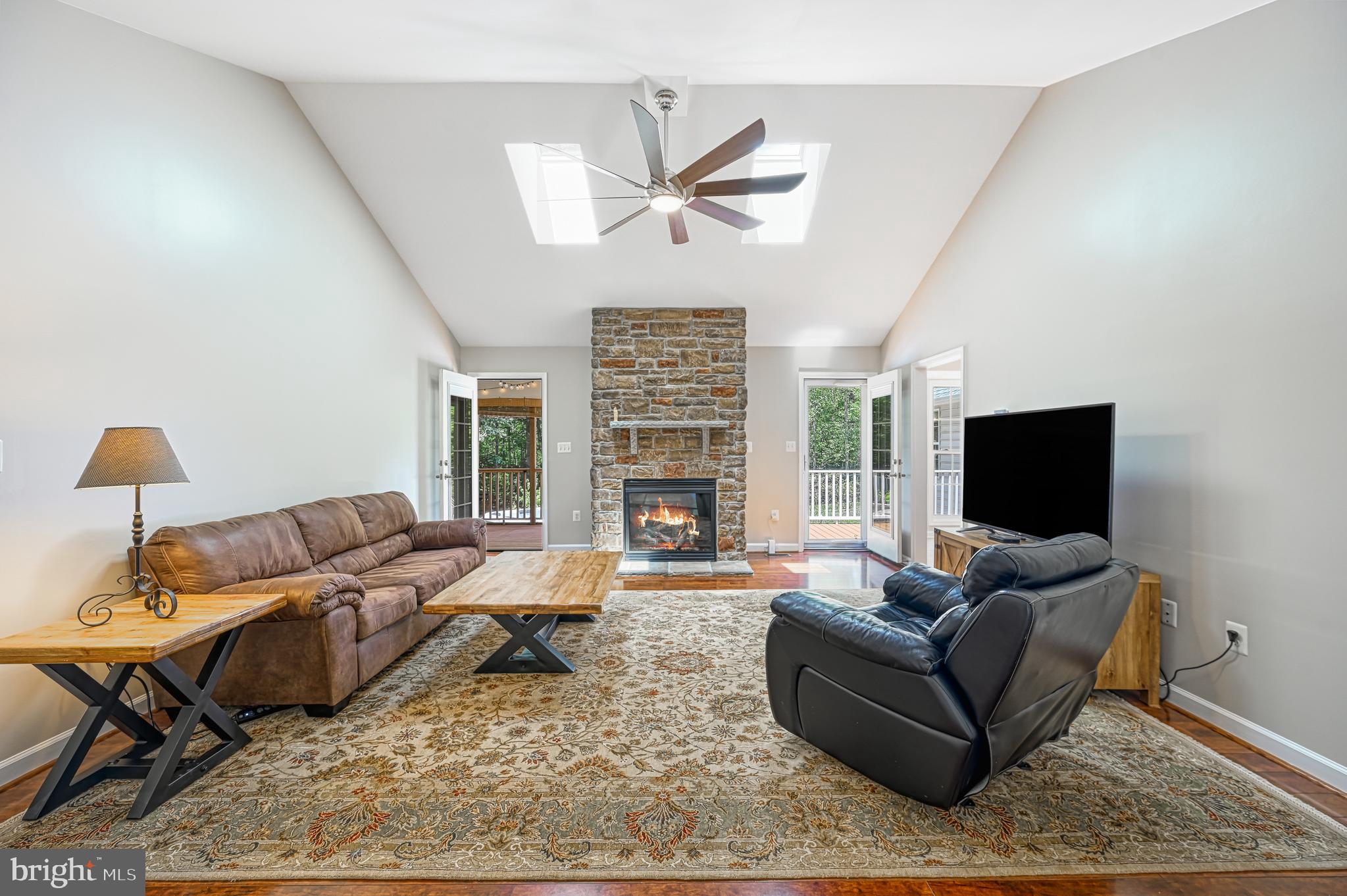 SHOREWOOD - Residential