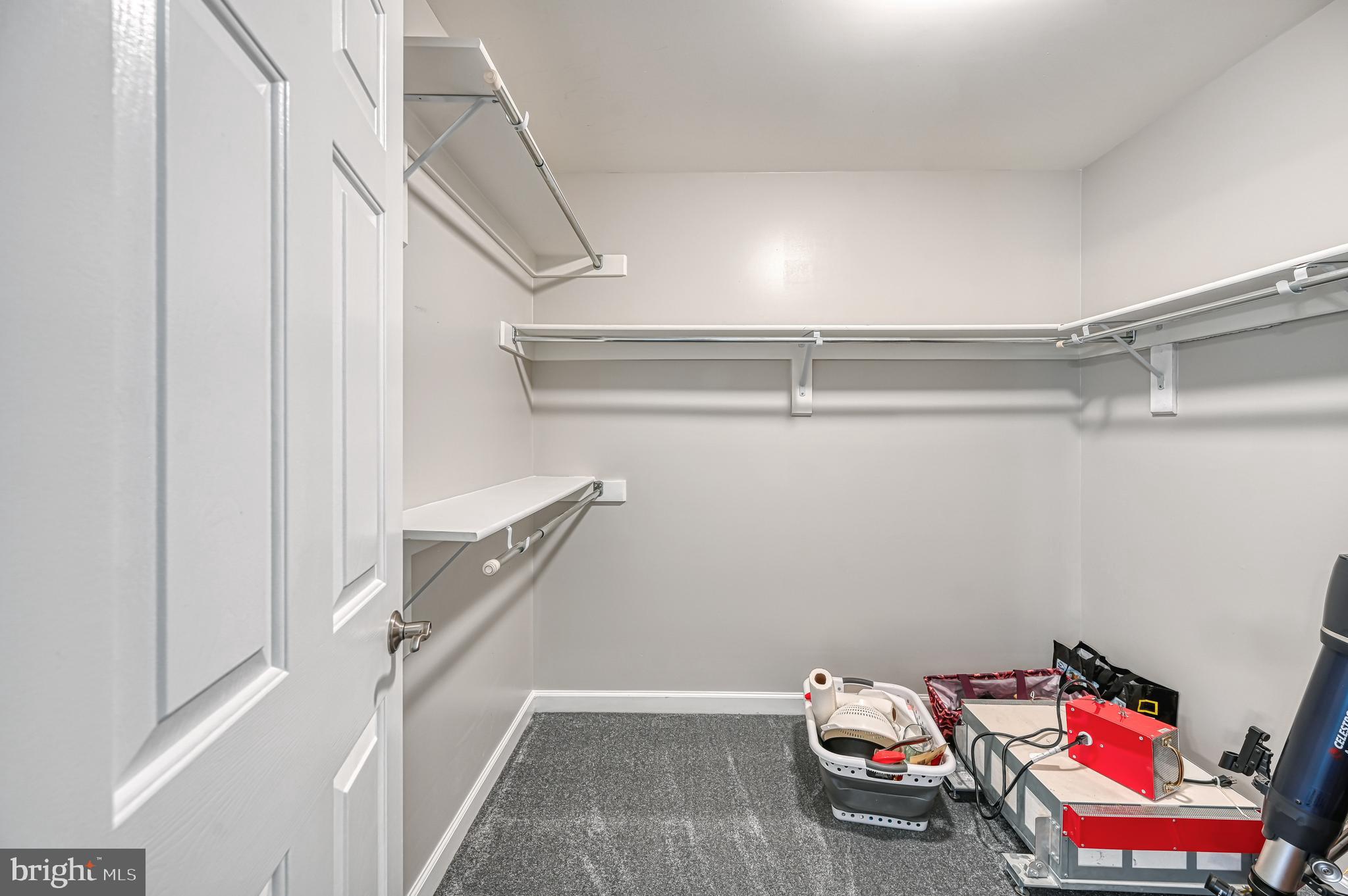 SHOREWOOD - Residential