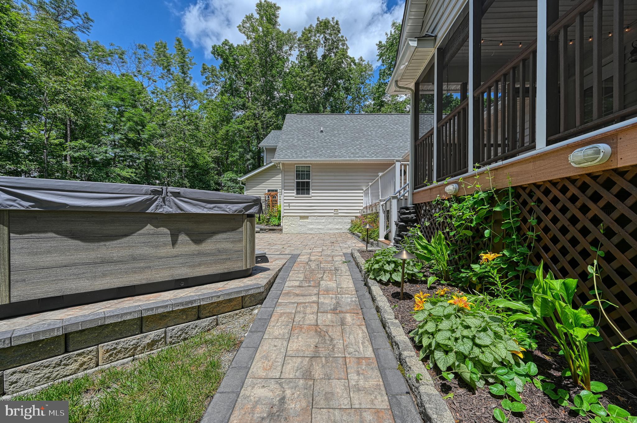 SHOREWOOD - Residential