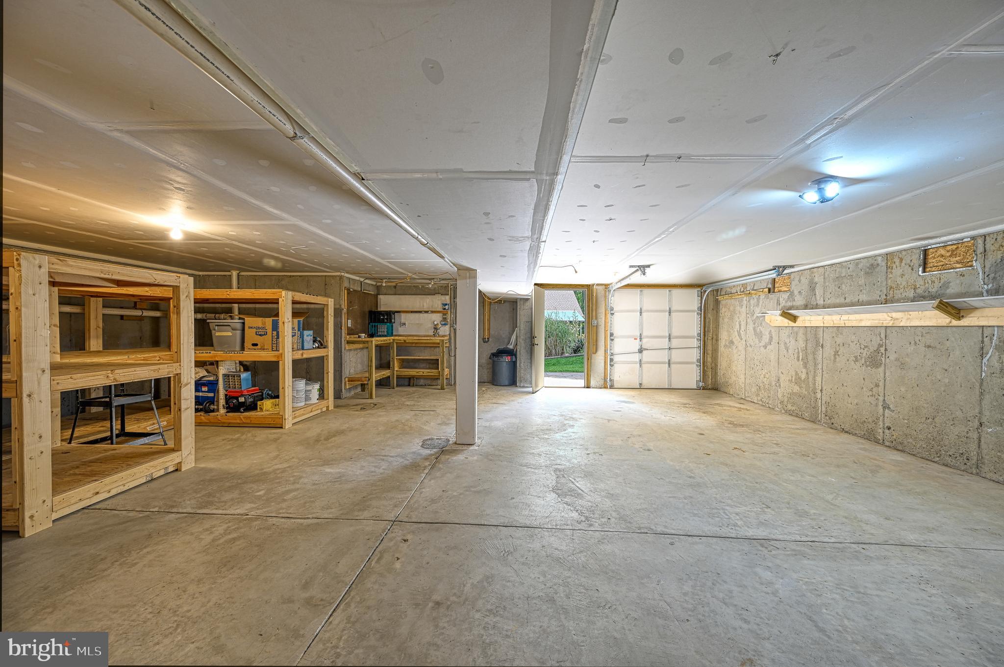 SHOREWOOD - Residential