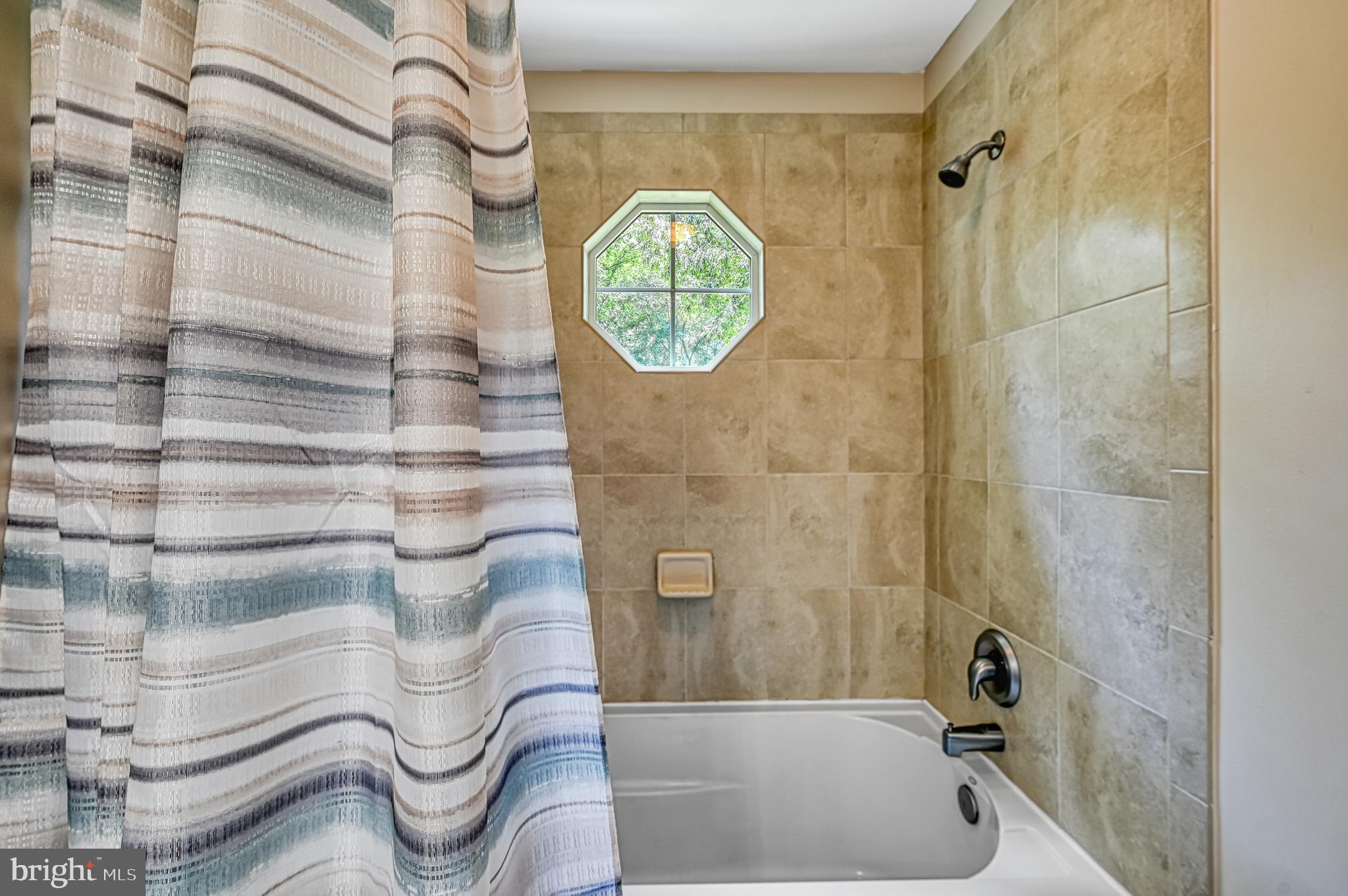 SHOREWOOD - Residential